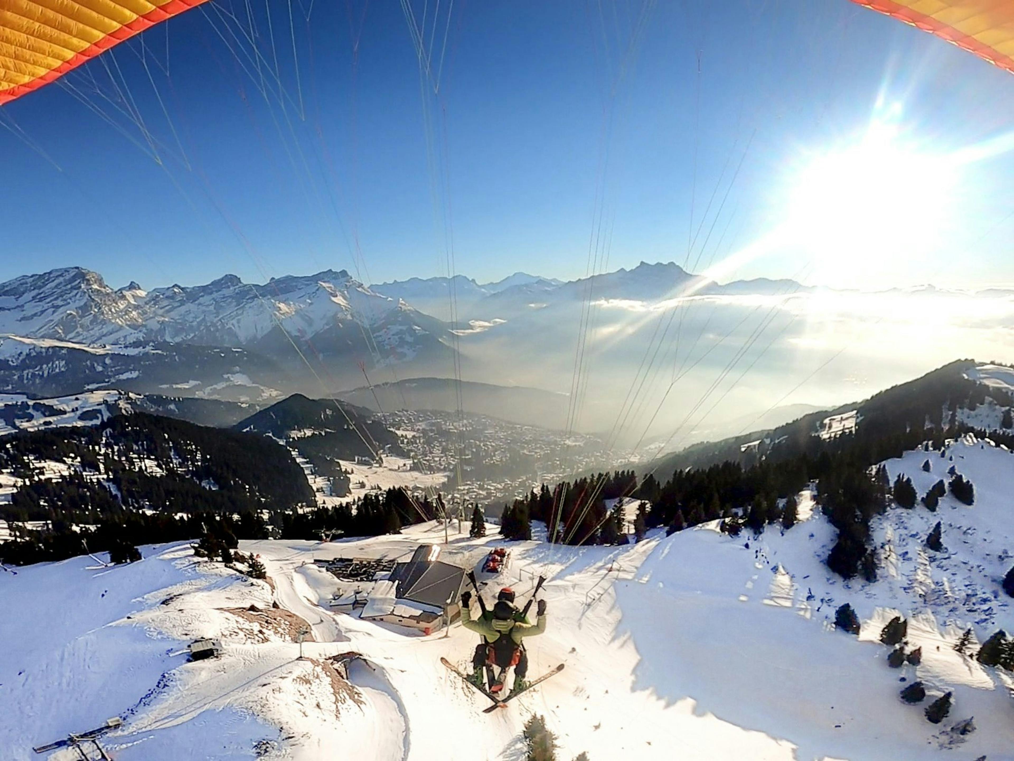 "Skiflug" Paralayang dari Villars sur Ollon