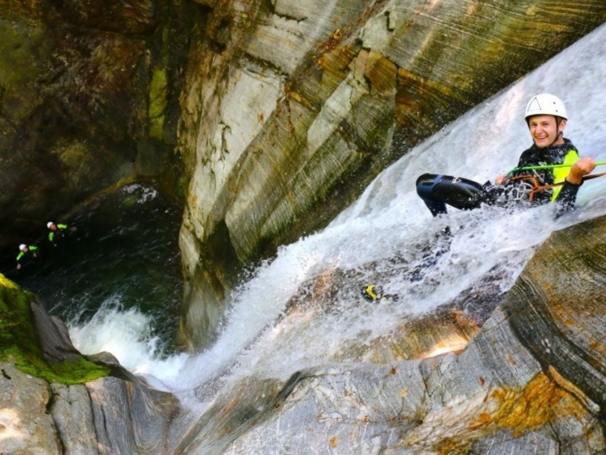 Menuruni Air Terjun-Canyoning-Corippo