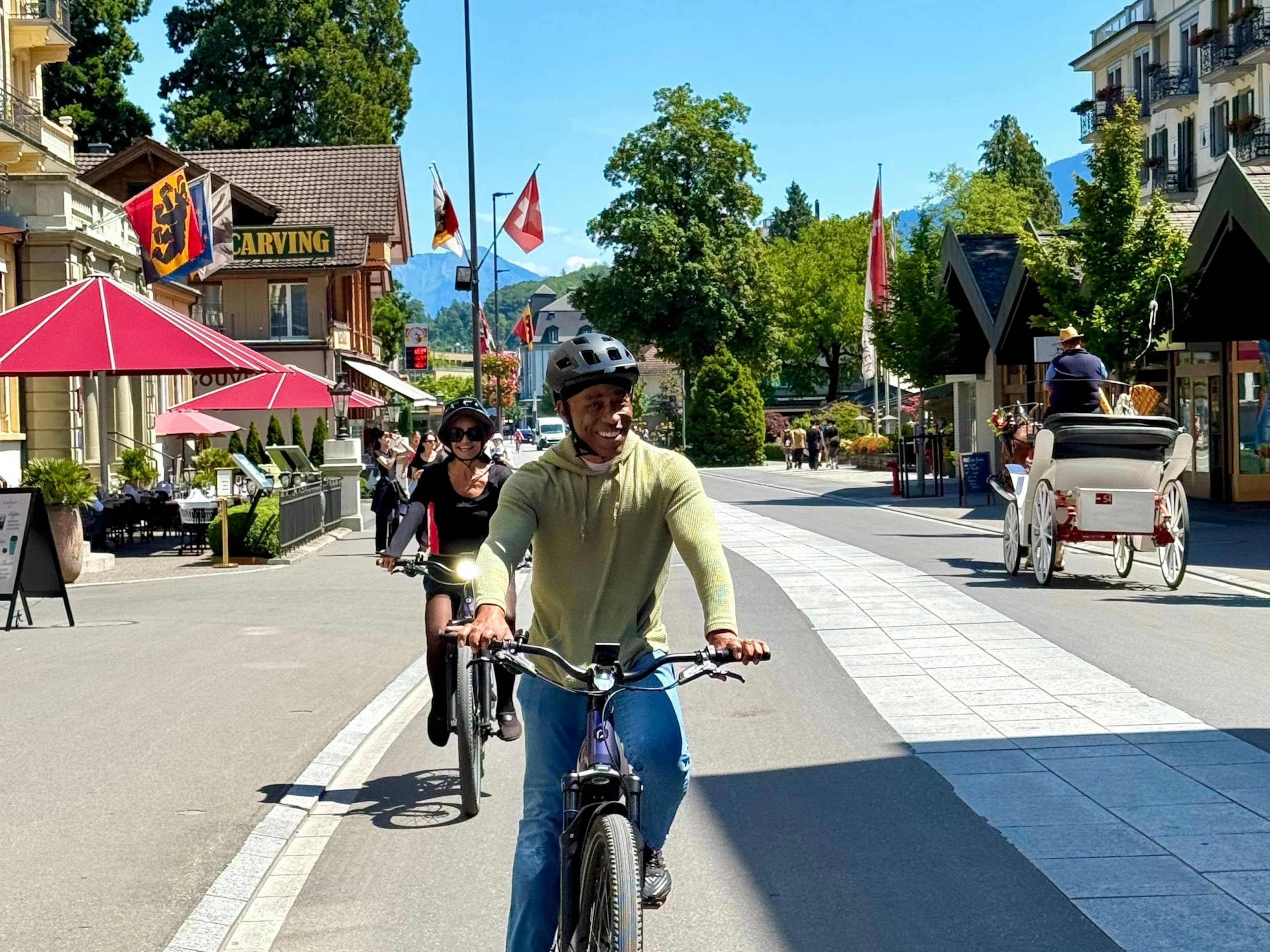 "Lagos, ruinas y miradores" - descubre Interlaken en e-bike