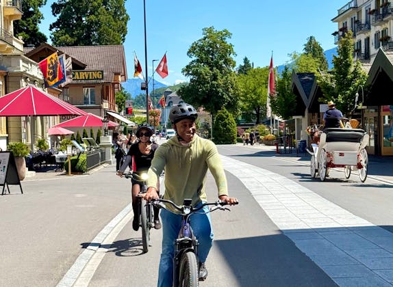 "البحيرات، الأطلال والنقاط البانورامية" - اكتشف إنترلاغن بالدراجة الكهربائية