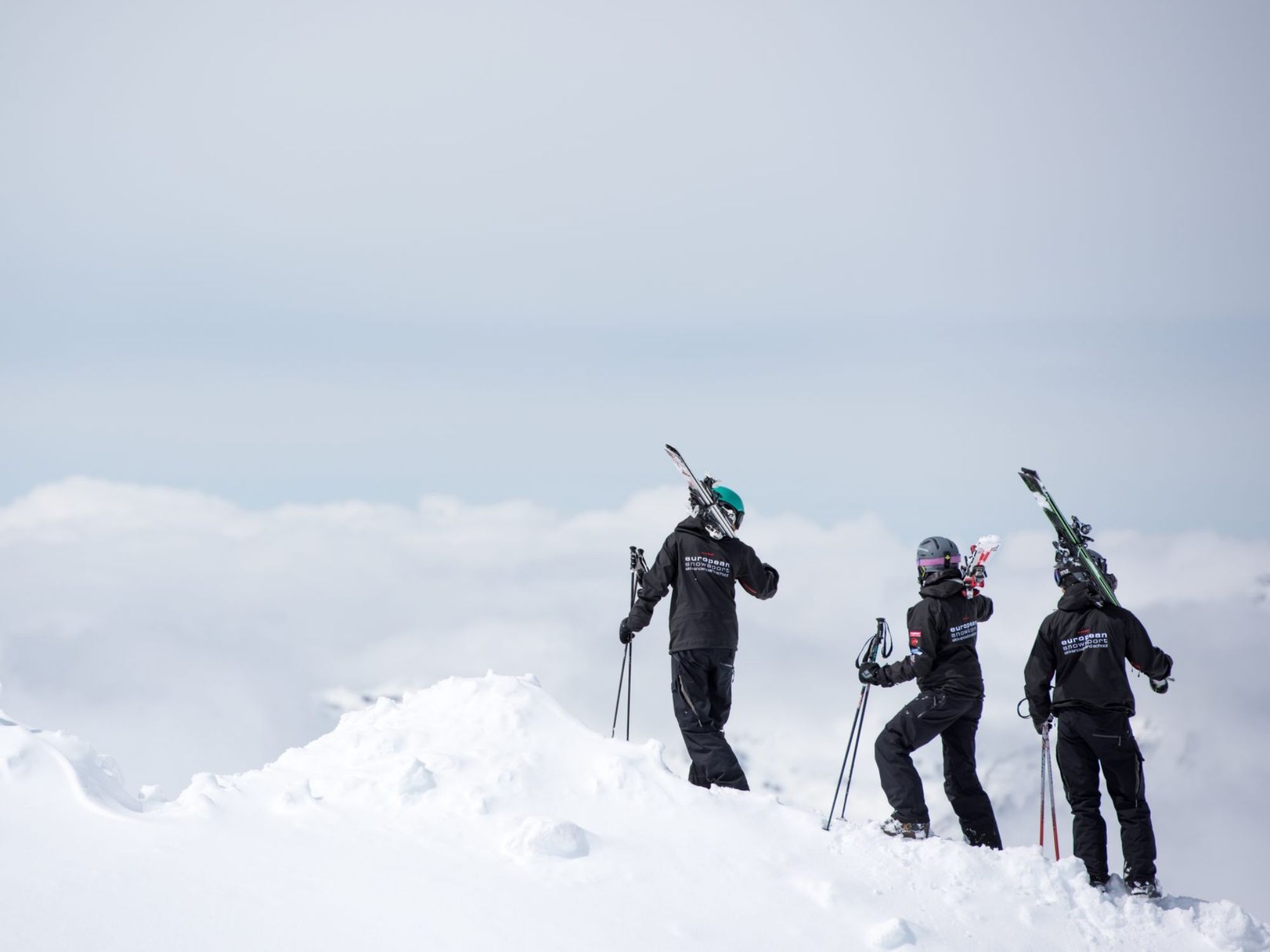 Gruppe mit Skilehrer