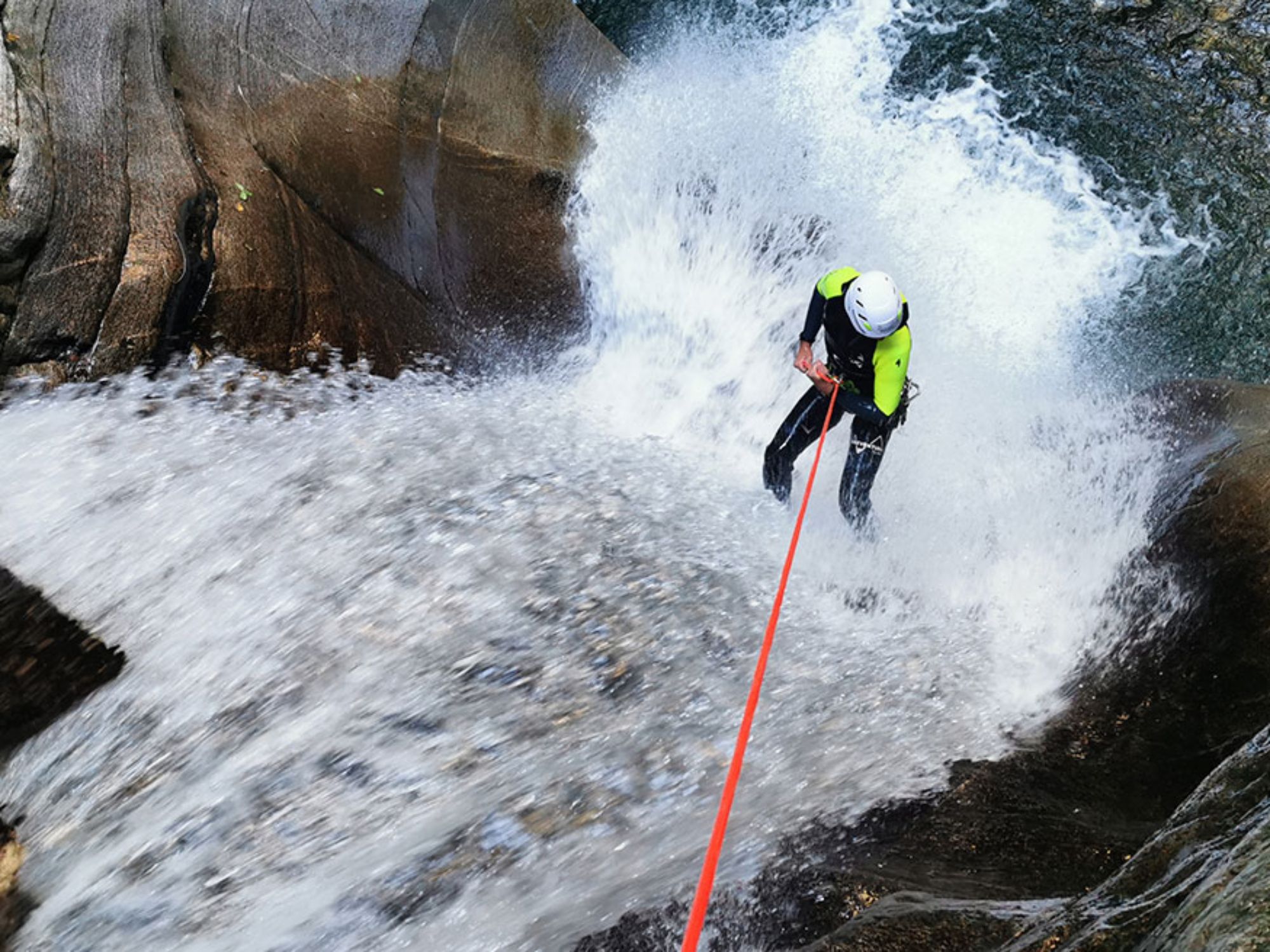 Lodrino Inferiore canyoning voor gevorderden vanaf Cresciano