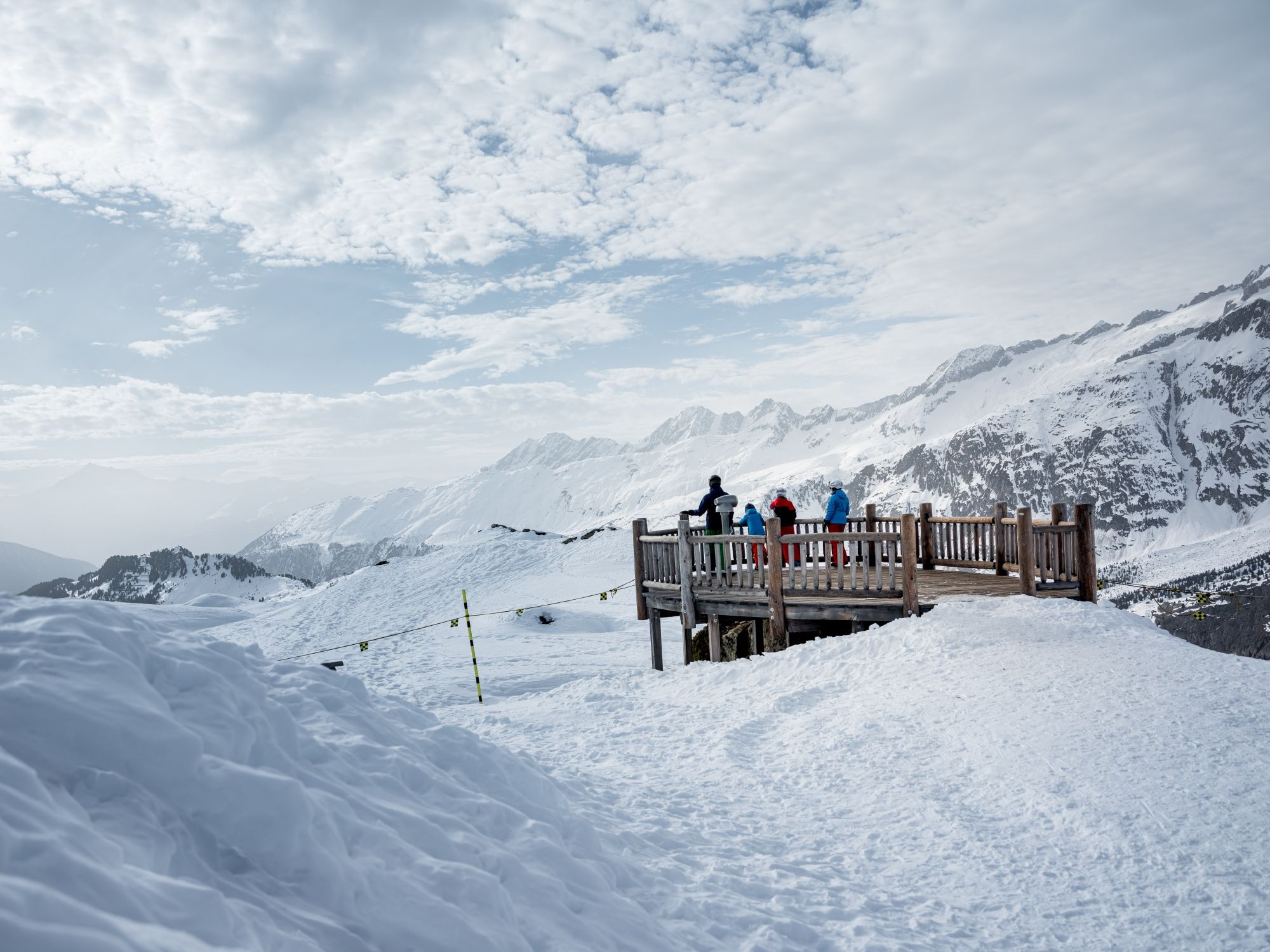 familie-op-de-uitkijkpunt-moosfluh