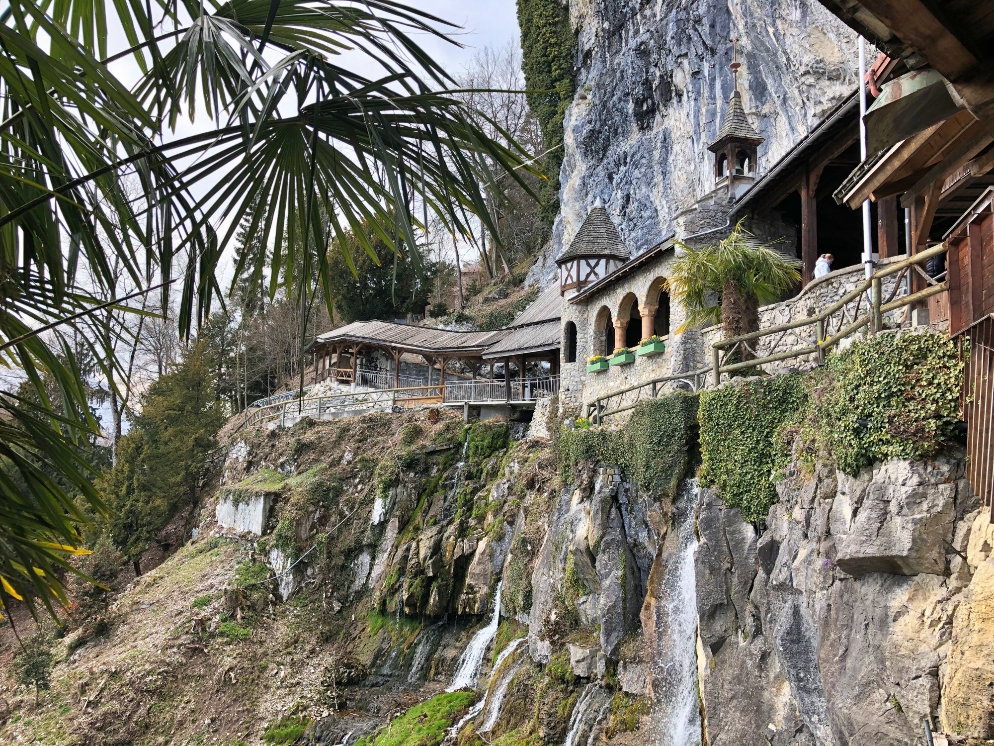 01 Beatushöhlen Felswand - Seraina Zellweger