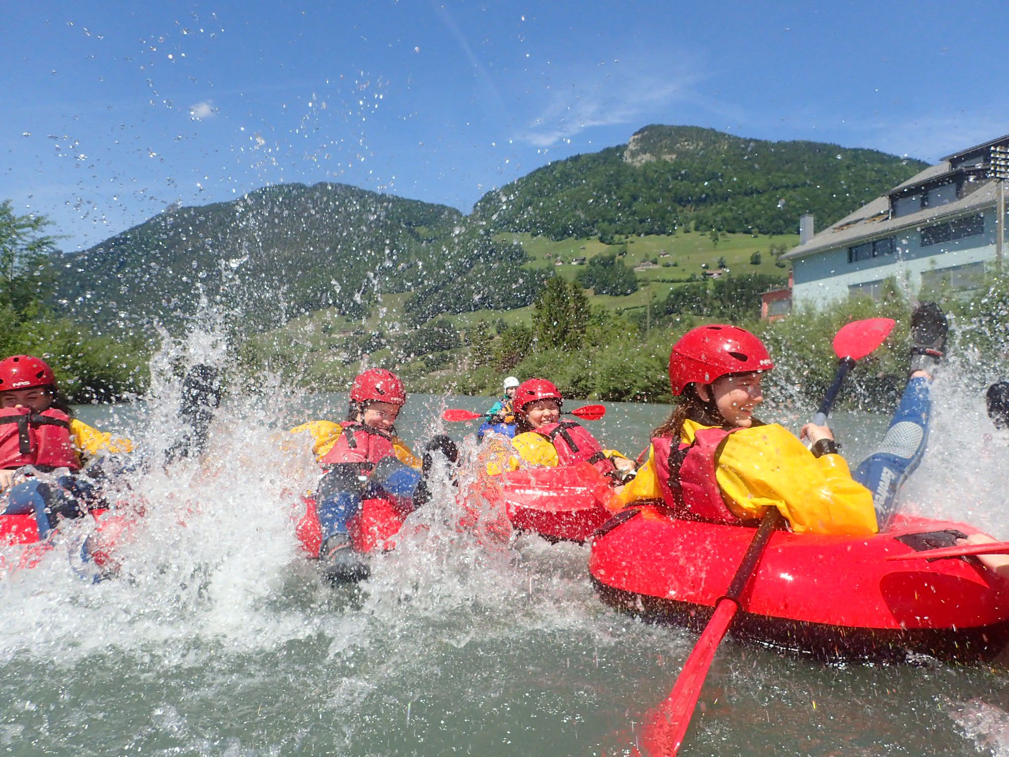 Tubing über den Fluss Muota