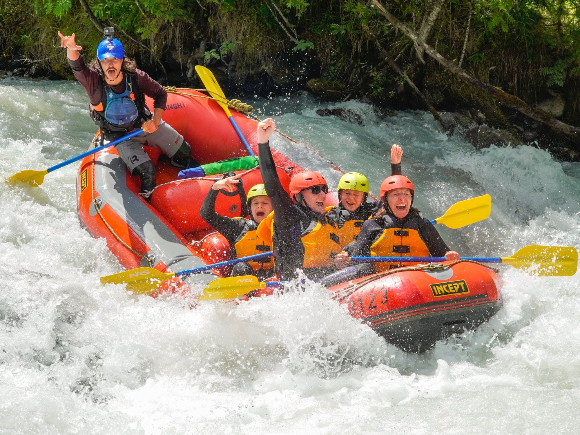 Spass beim Rafting im Team