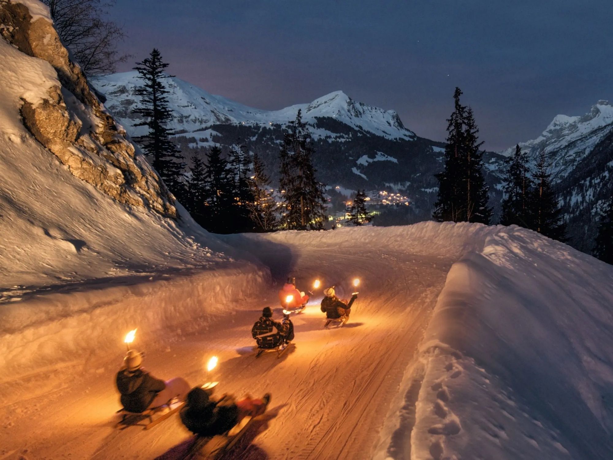 Nachtschlitteln mit Käsefondue geführt ab Interlaken