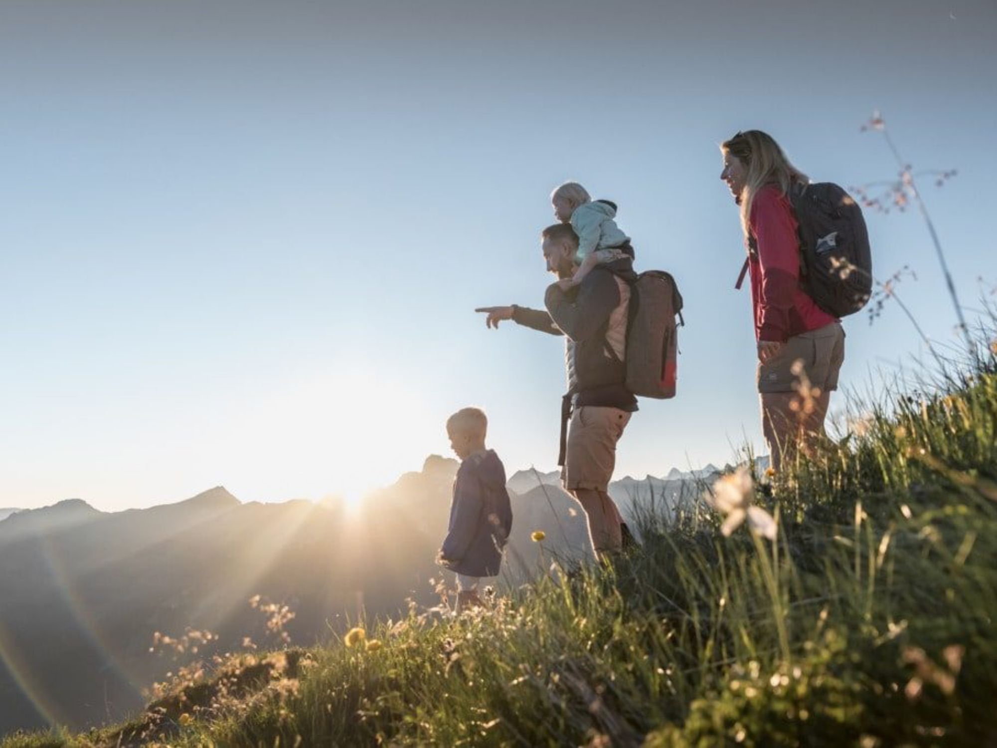 nomadness_gst_hiking_3-min