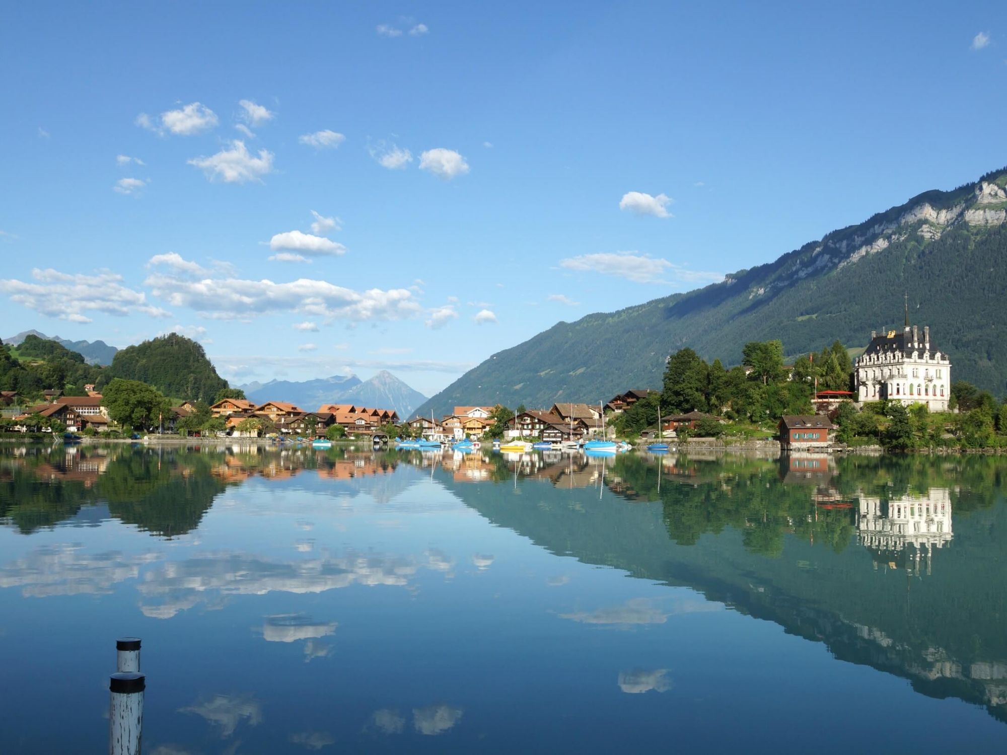 iseltwald-brienzersee-bucht-sommer
