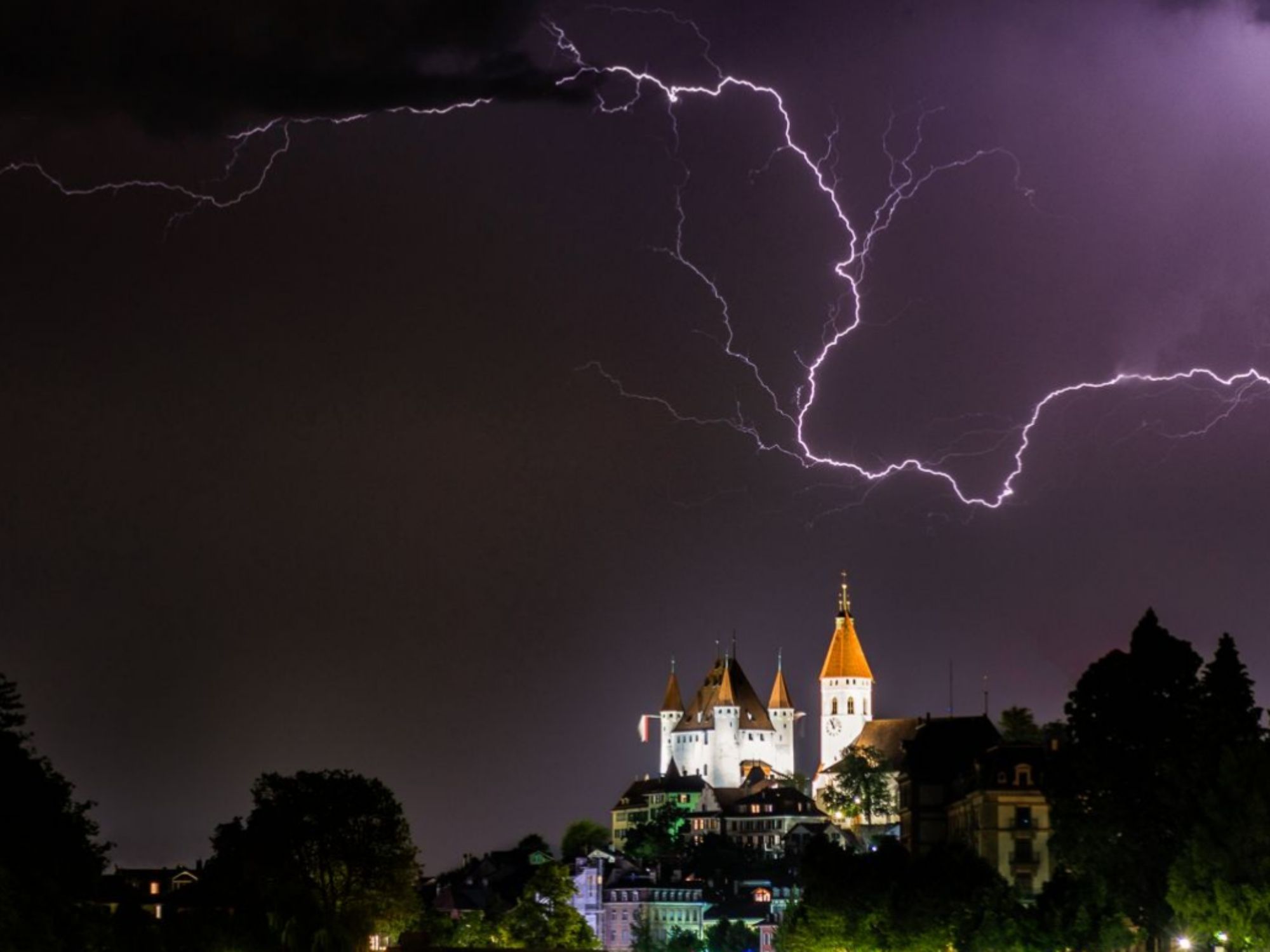 Visita guiada "À Noite no Museu" no Castelo de Thun para grupos