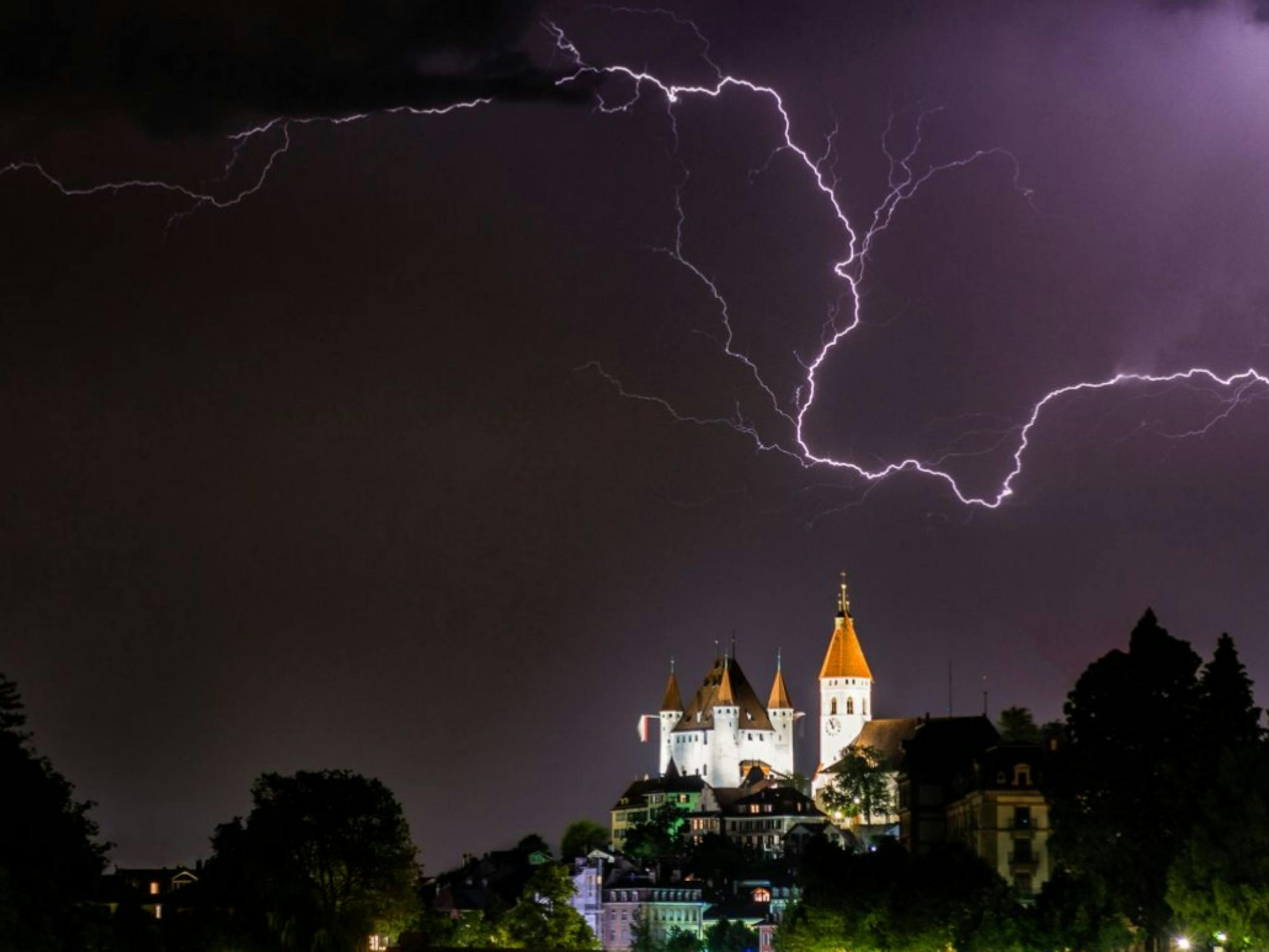 Visita guiada "À Noite no Museu" no Castelo de Thun para grupos