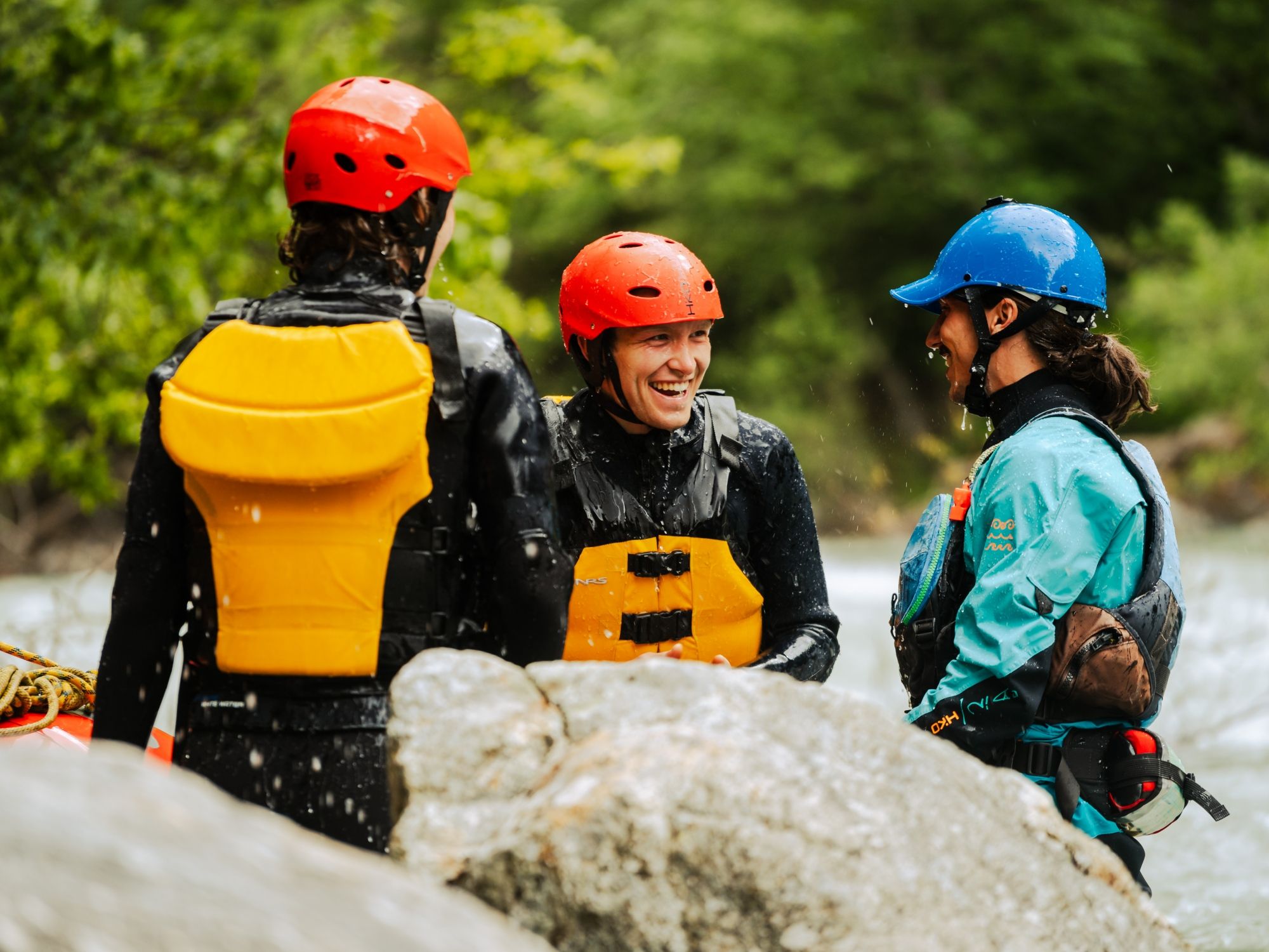 Spass beim Rafting im Team