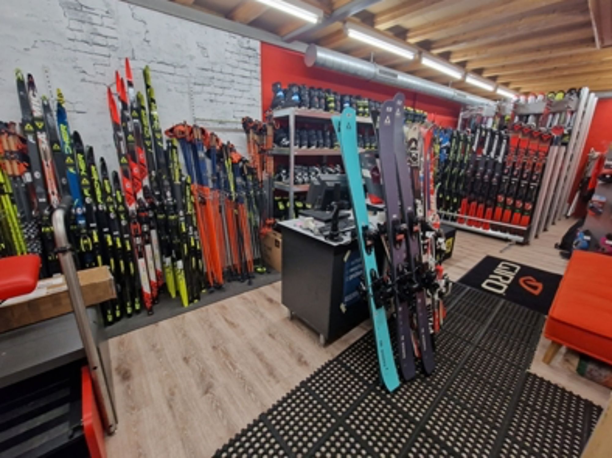 Půjč si telemarkovou výbavu v Sedrunu