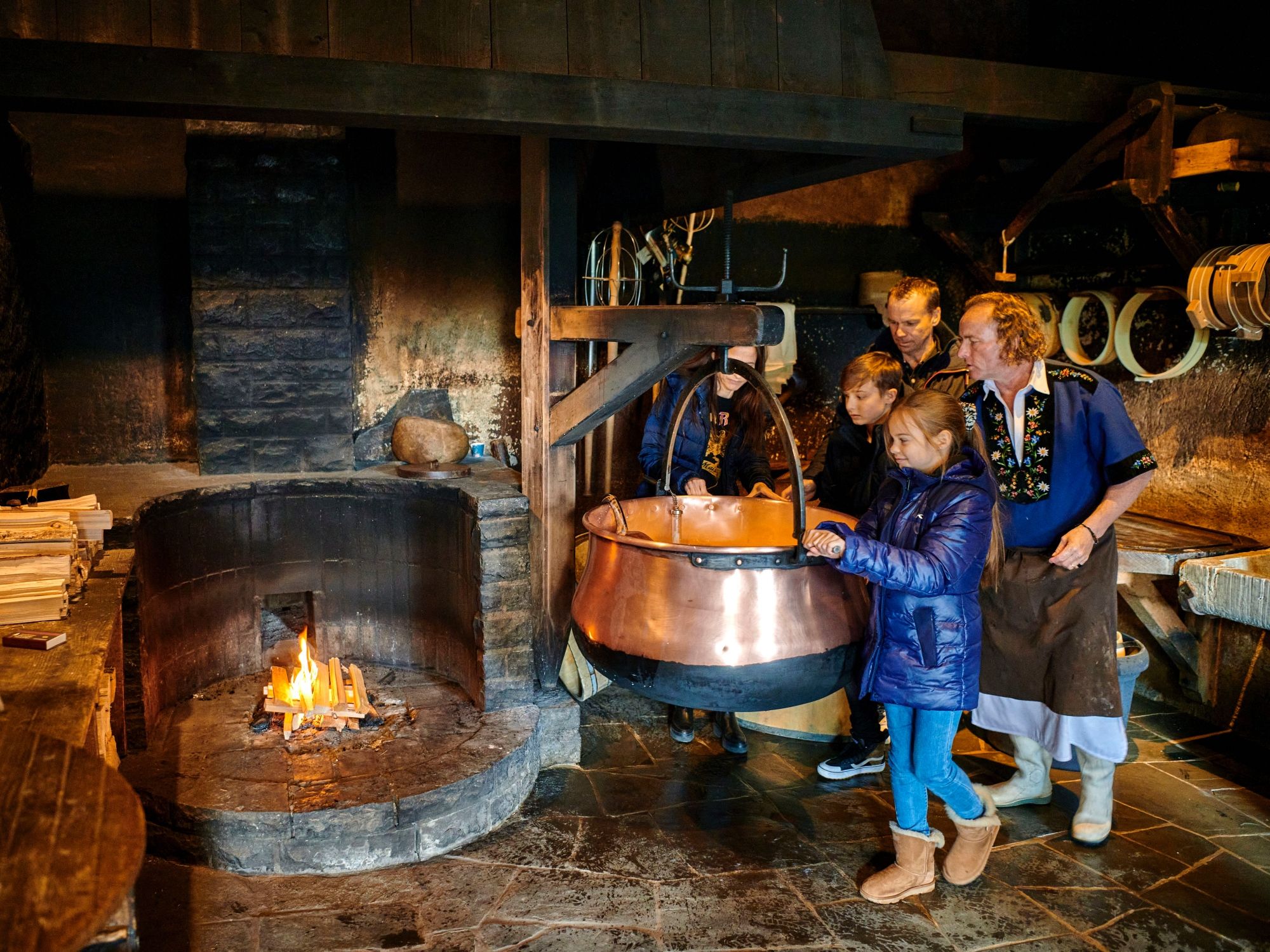 Εμμεντάλερ Εκθεσιακό Τυροκομείο: Παρασκευή τυριού Stöckli για ομάδες