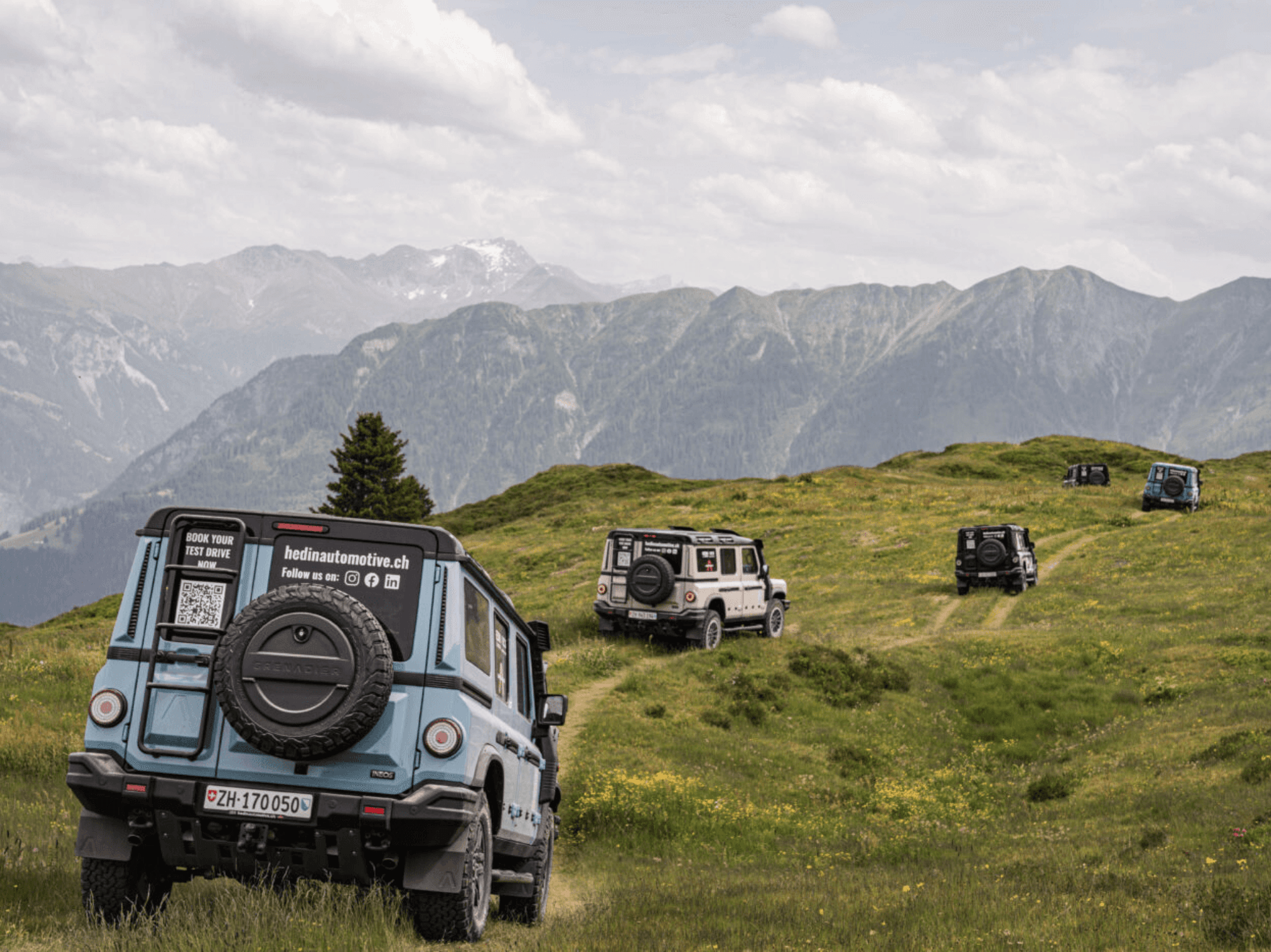 mehrere Geländewagen unterwegs