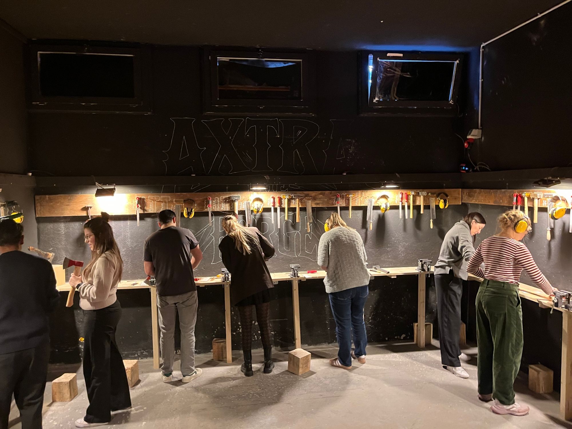 Craft and throw "Journeyman" axe in Zurich