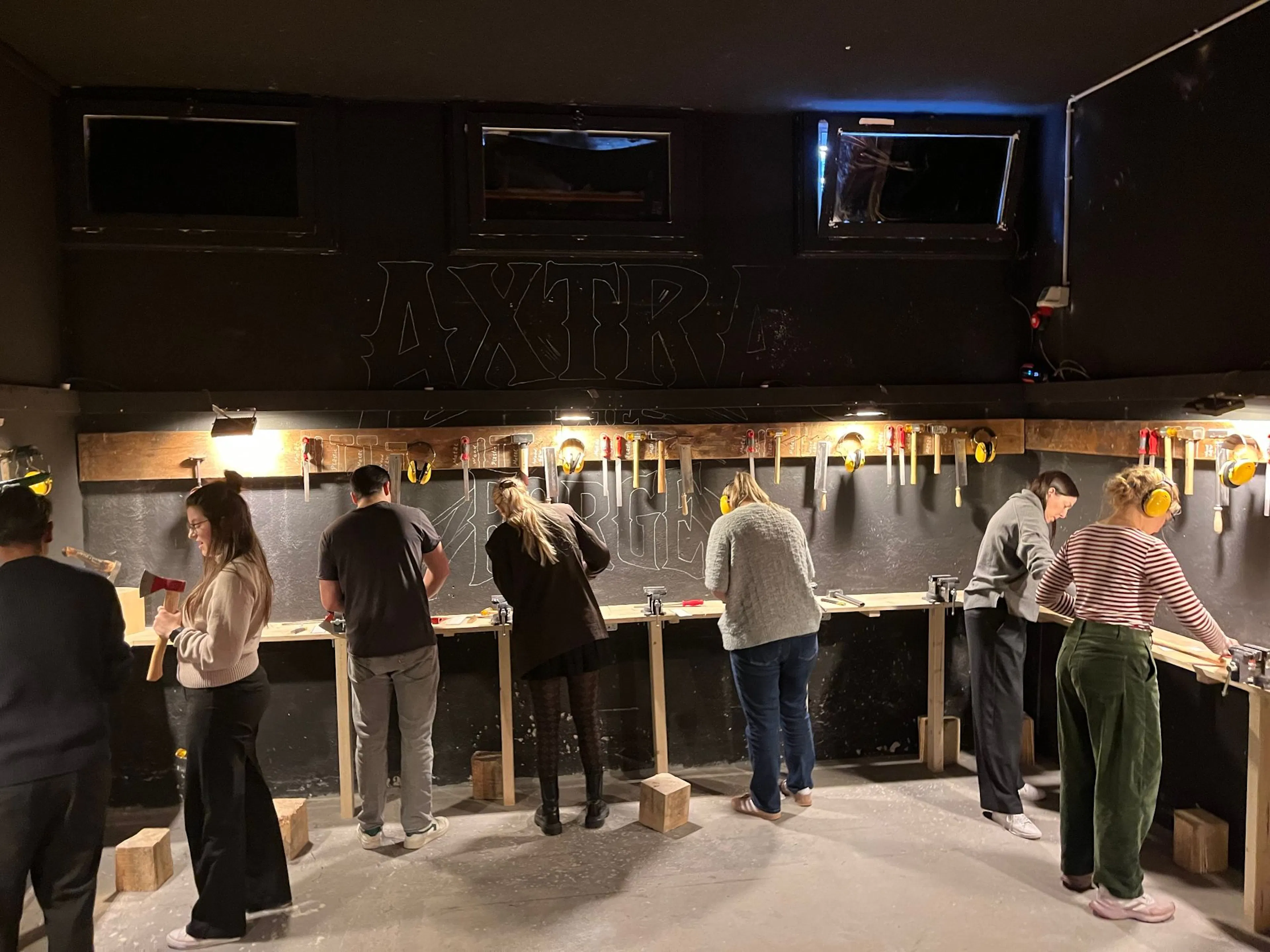 Craft and throw "Journeyman" axe in Zurich