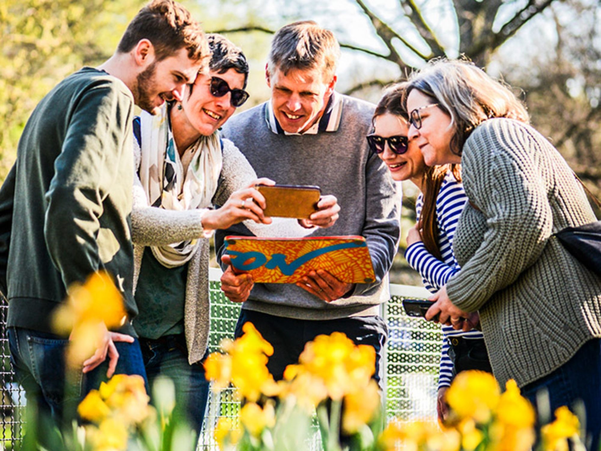group-photo-hk-flowers-file-phone-neutral