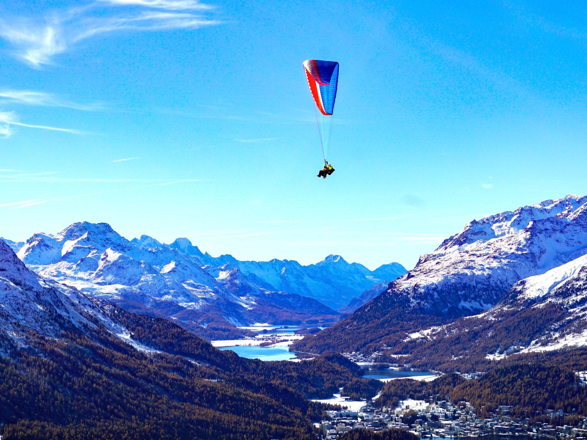 stmoritz-paralotniarstwo-jesienny-malowniczy-plateau-jednoznaczne-niebo-lot-tandemowy