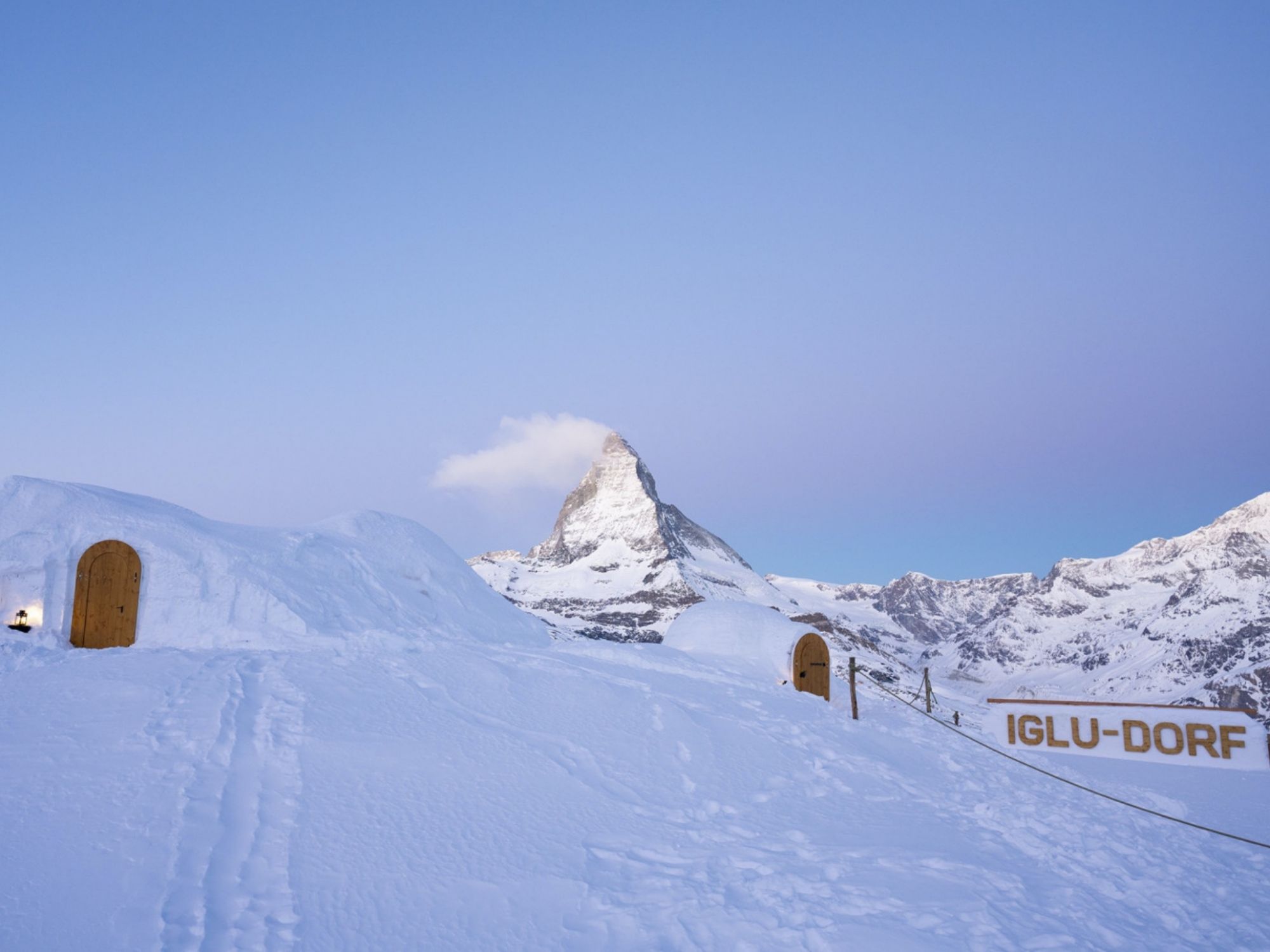 Iglu Dorf mit Matterhorn