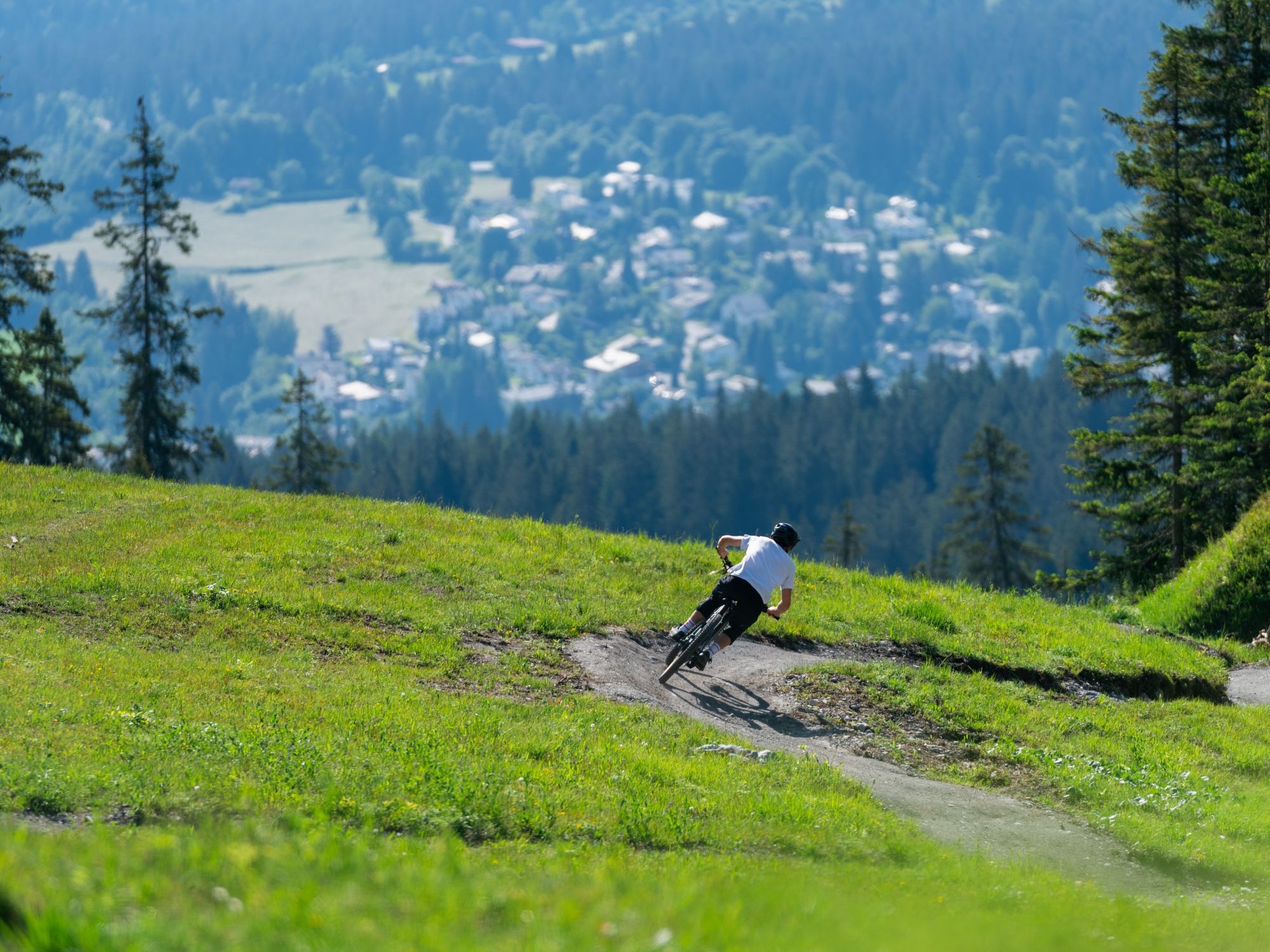 Biker im offenen Gelände