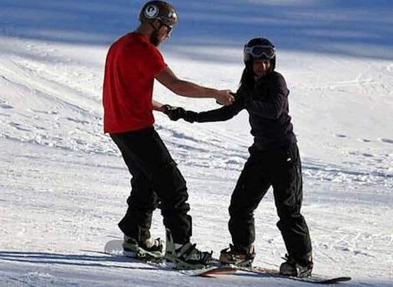グシュタードで16歳以上の大人向けプライベートスノーボードレッスン