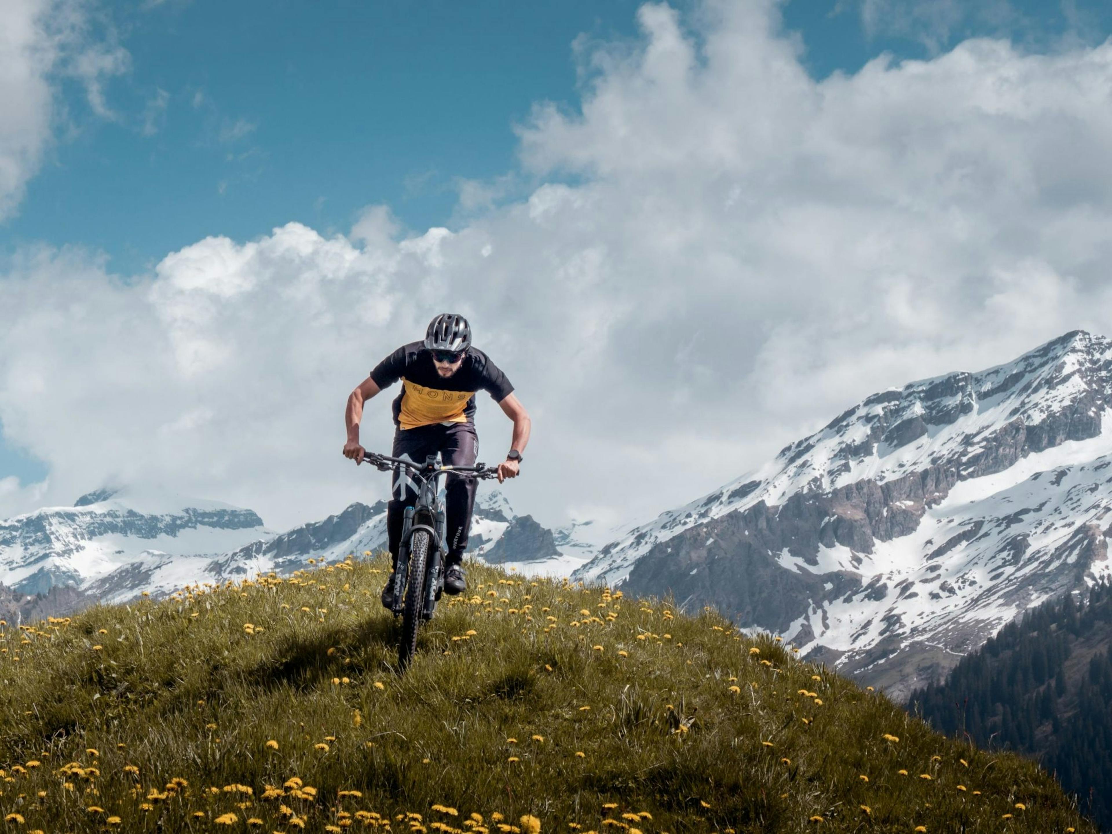 Excursión en bicicleta o ciclismo con guía en Gstaad y Rougemont