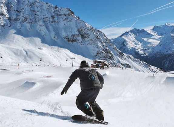 Snowboarder