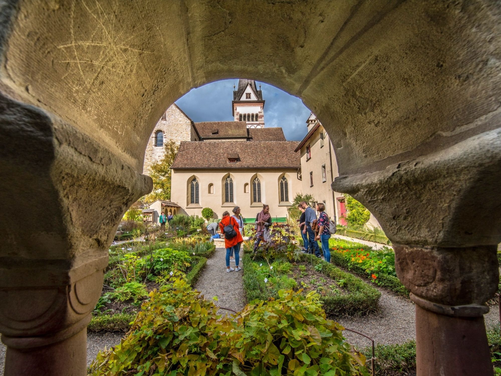 Stadtführer mit Gruppe