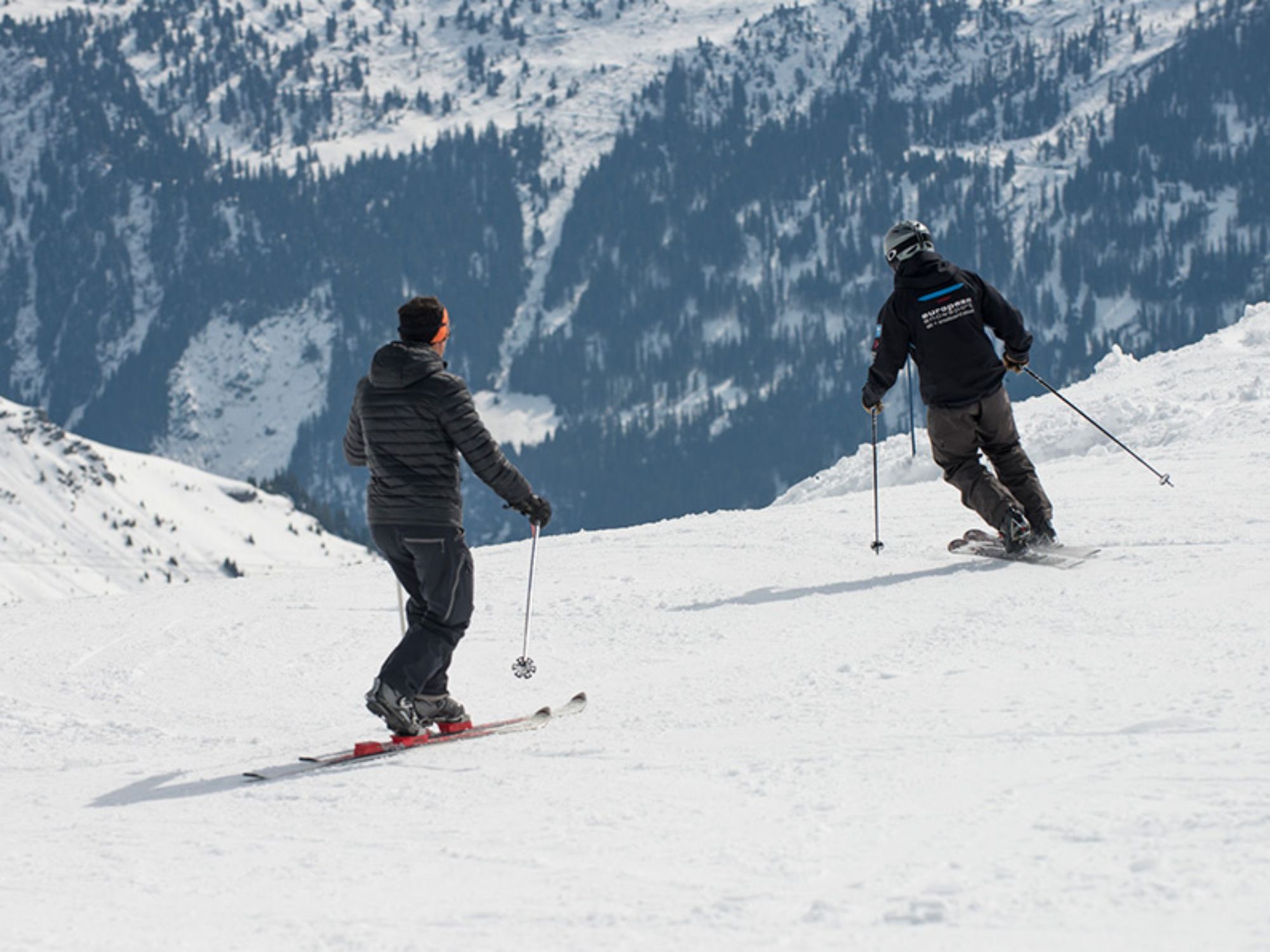 Schüler und Skilehrer