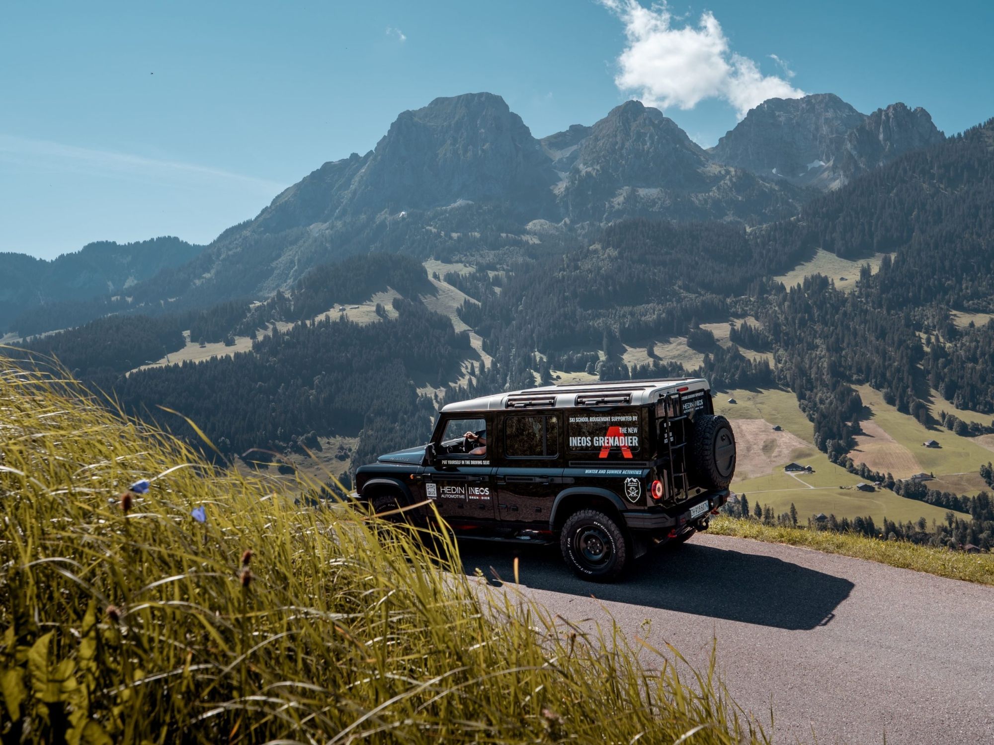 mehrere Geländewagen unterwegs