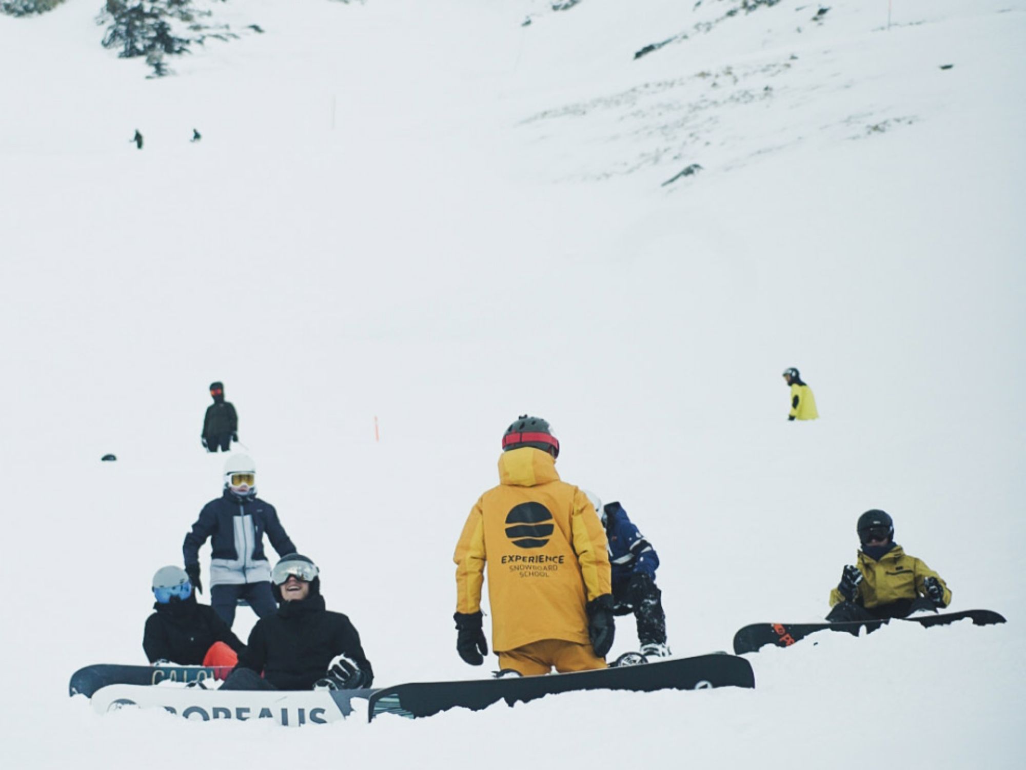 group-course-lesson-snowboarding-champery-1