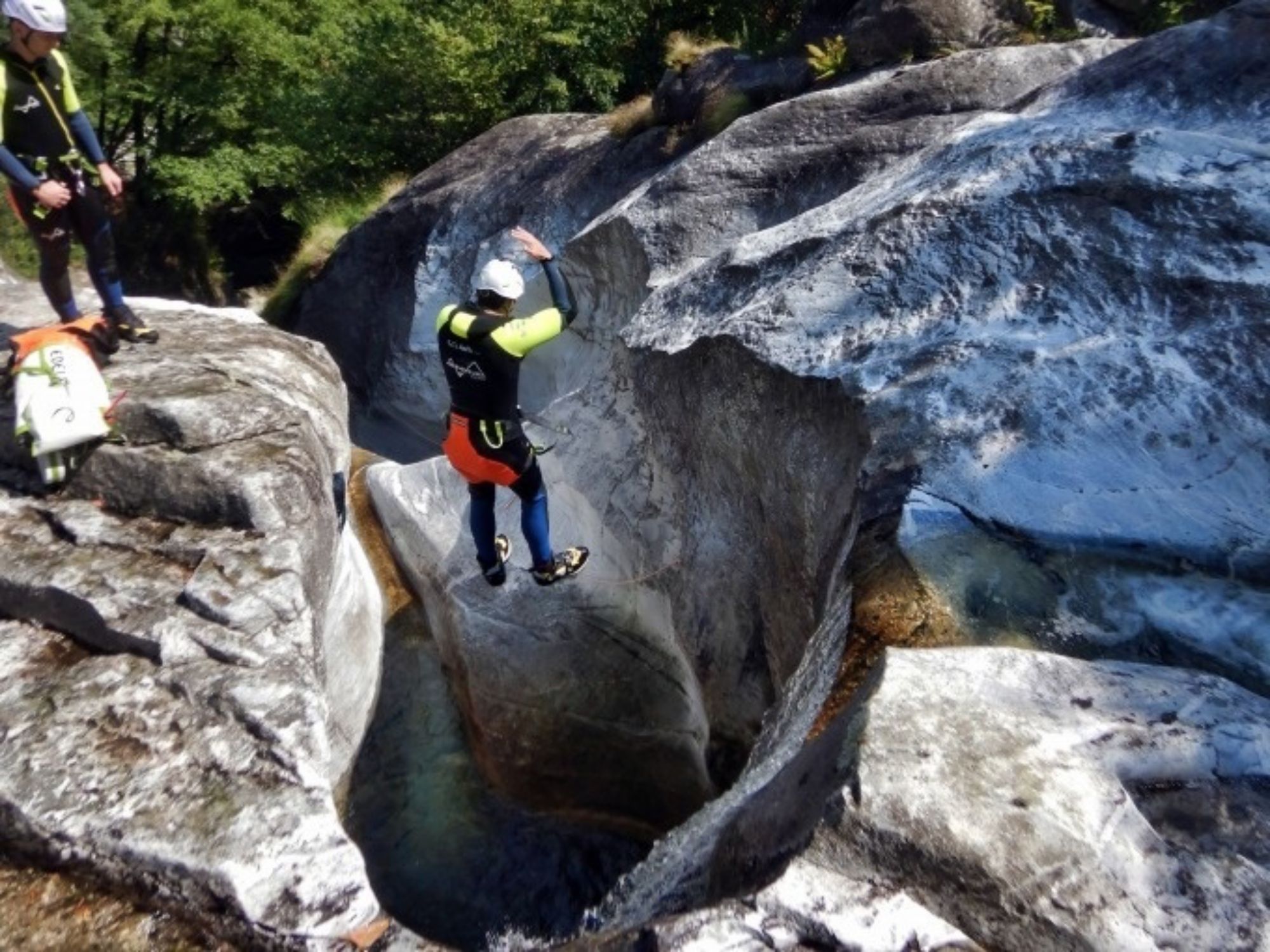 Canyoning nella gola di Iragna per principianti sportivi dalla Riviera