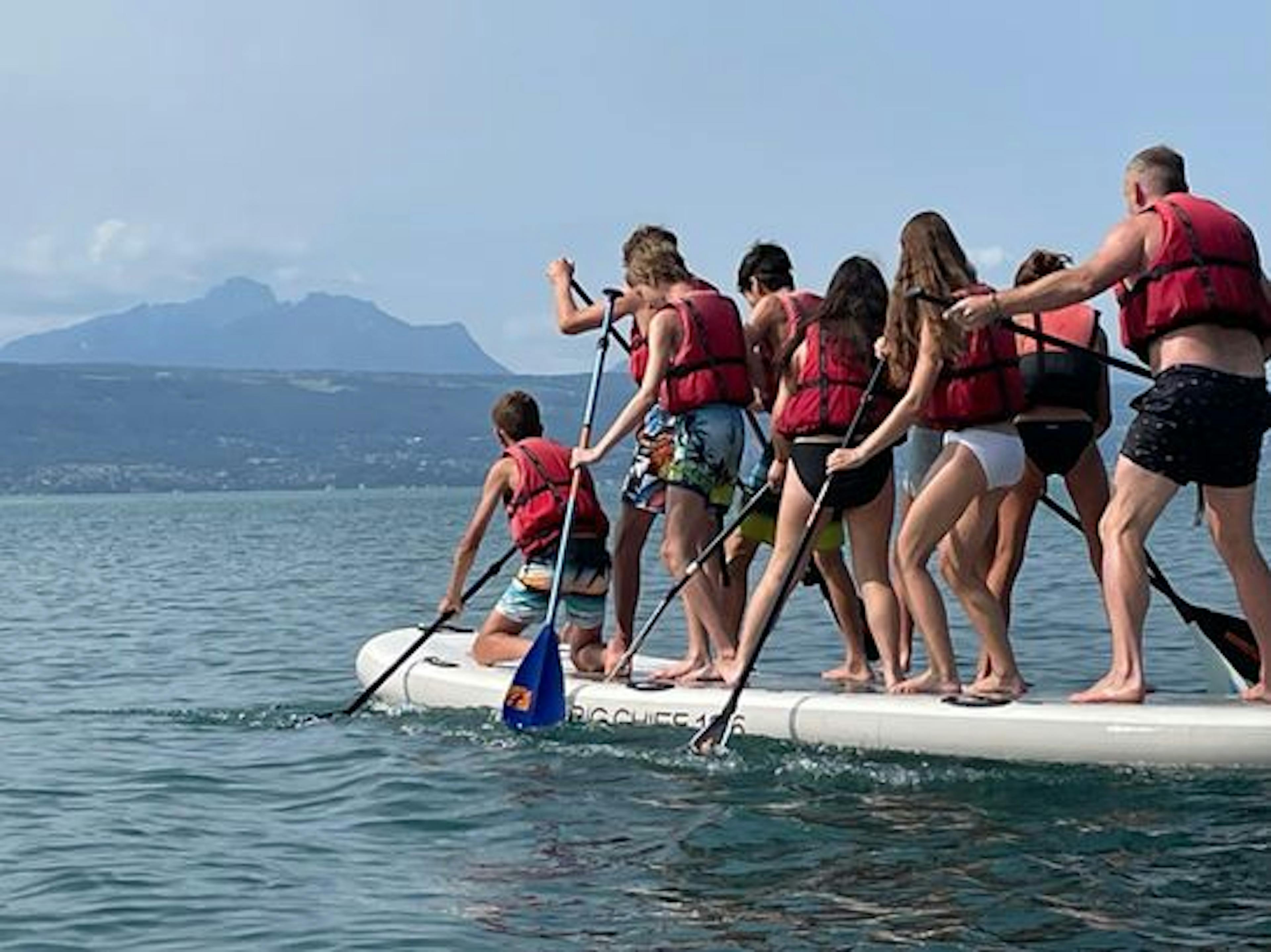 Tur SUP Pembentukan Tim di Lac de Joux