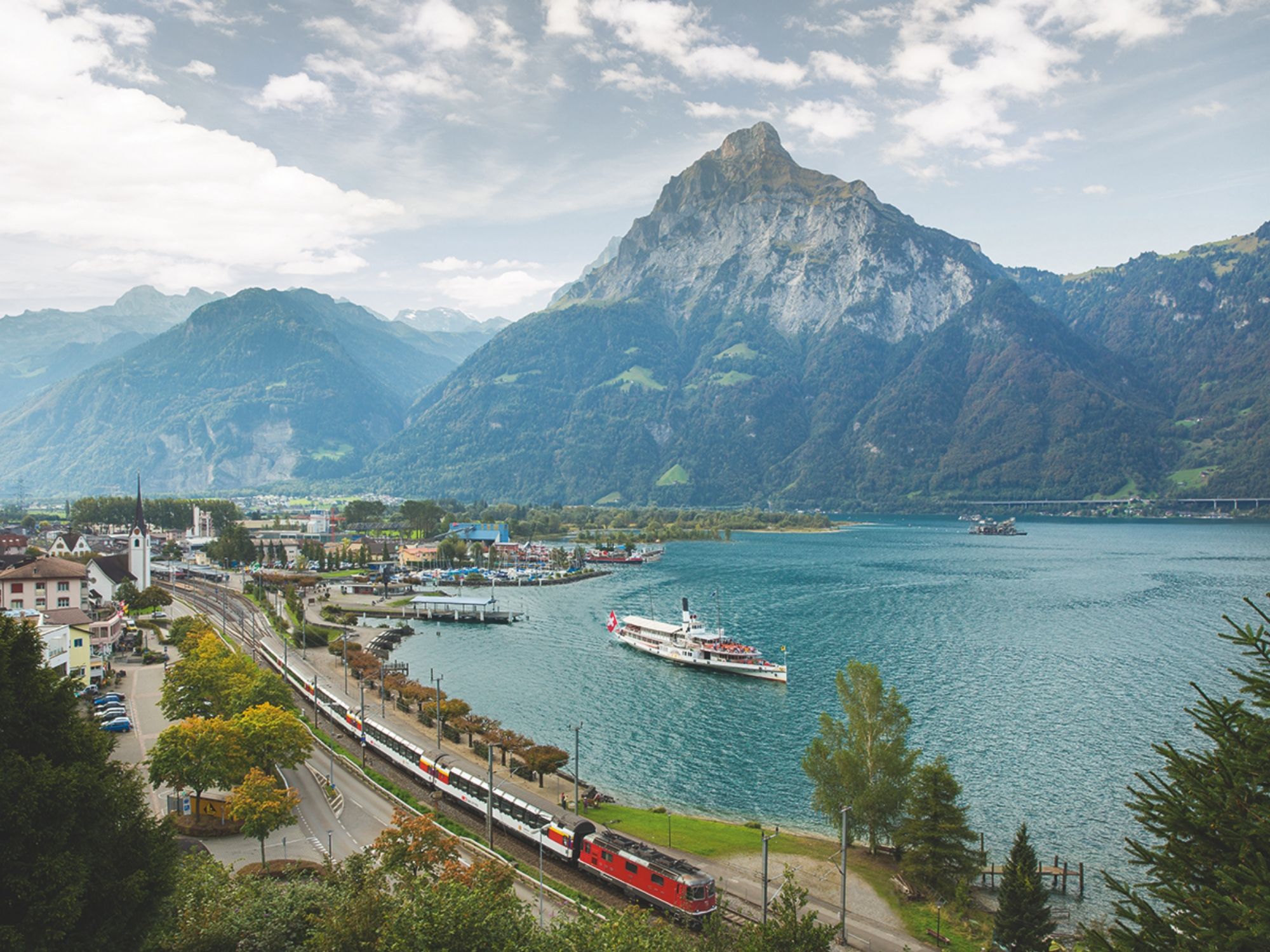 Gotthard Panorama Express_Flüelen Schiff und Zug_©SBB CFF FFS