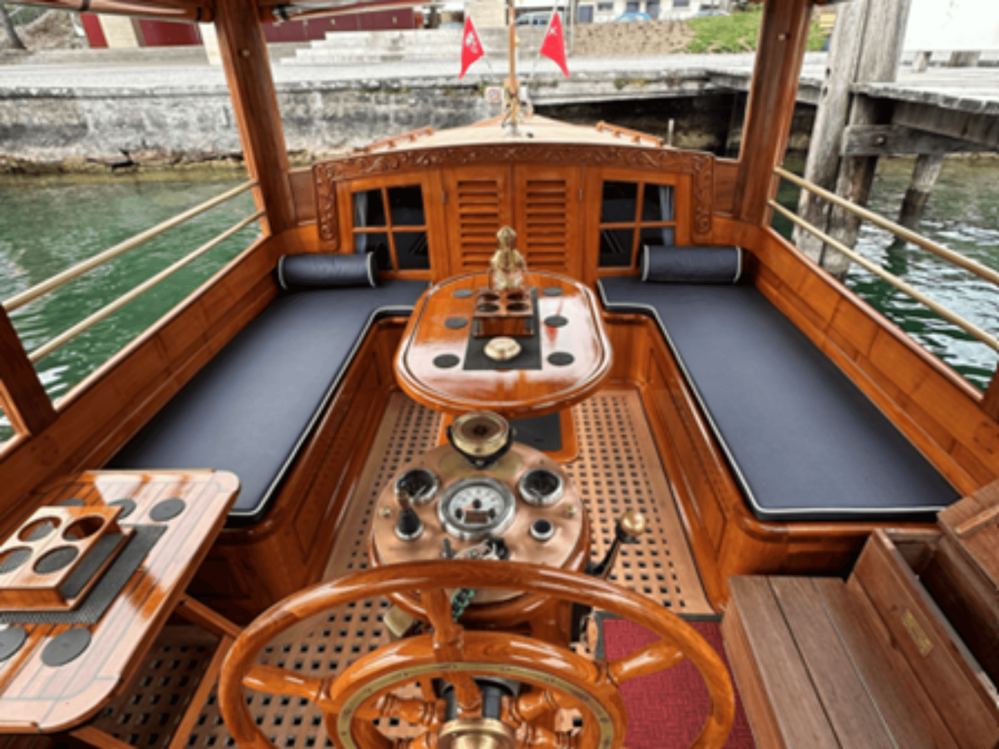 Sewa Kapal Peribadi di Tasik Vierwaldstättersee dari Weggis