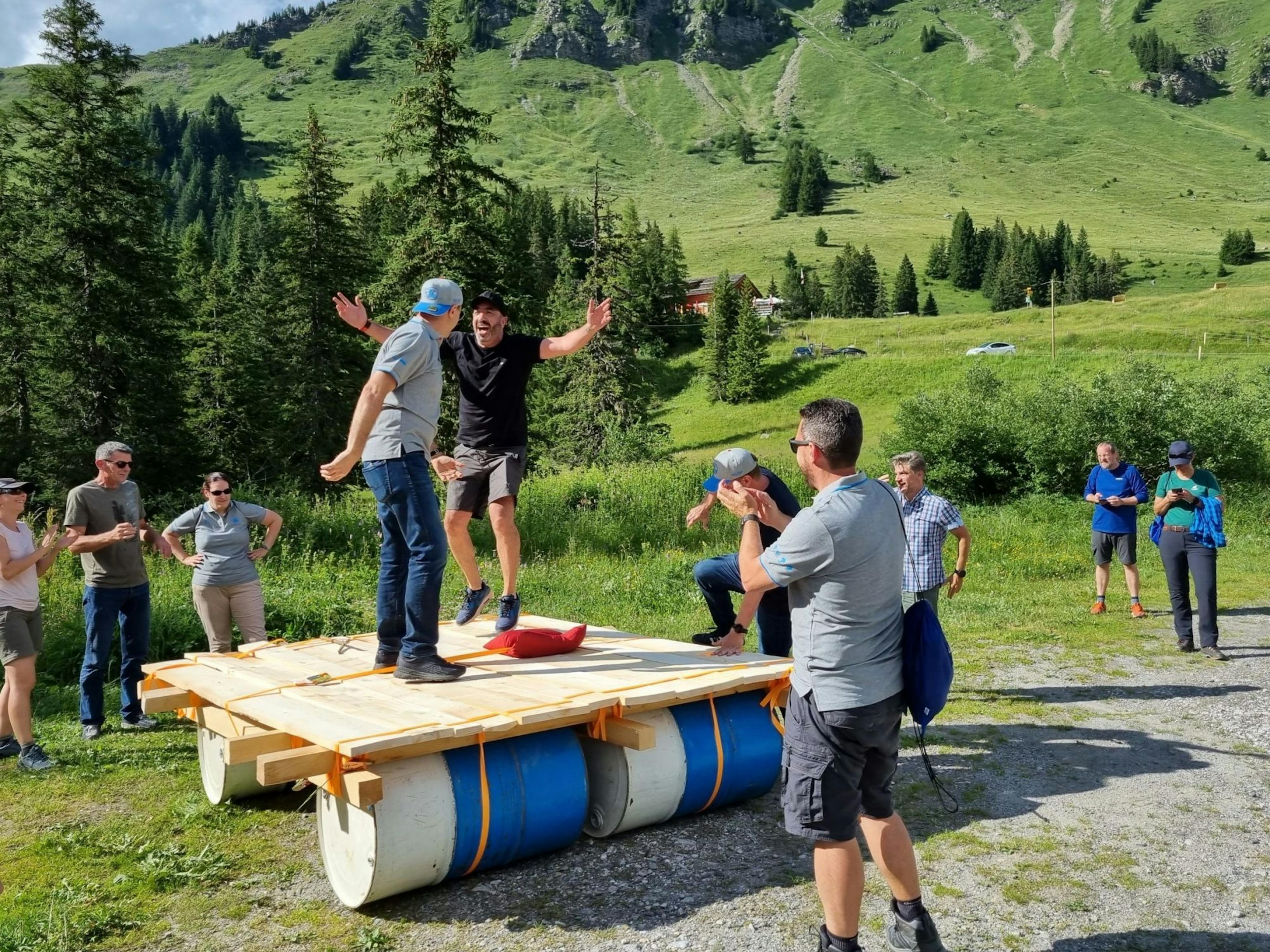 Construcción de balsas en equipo o familia en Gstaad y Rougemont