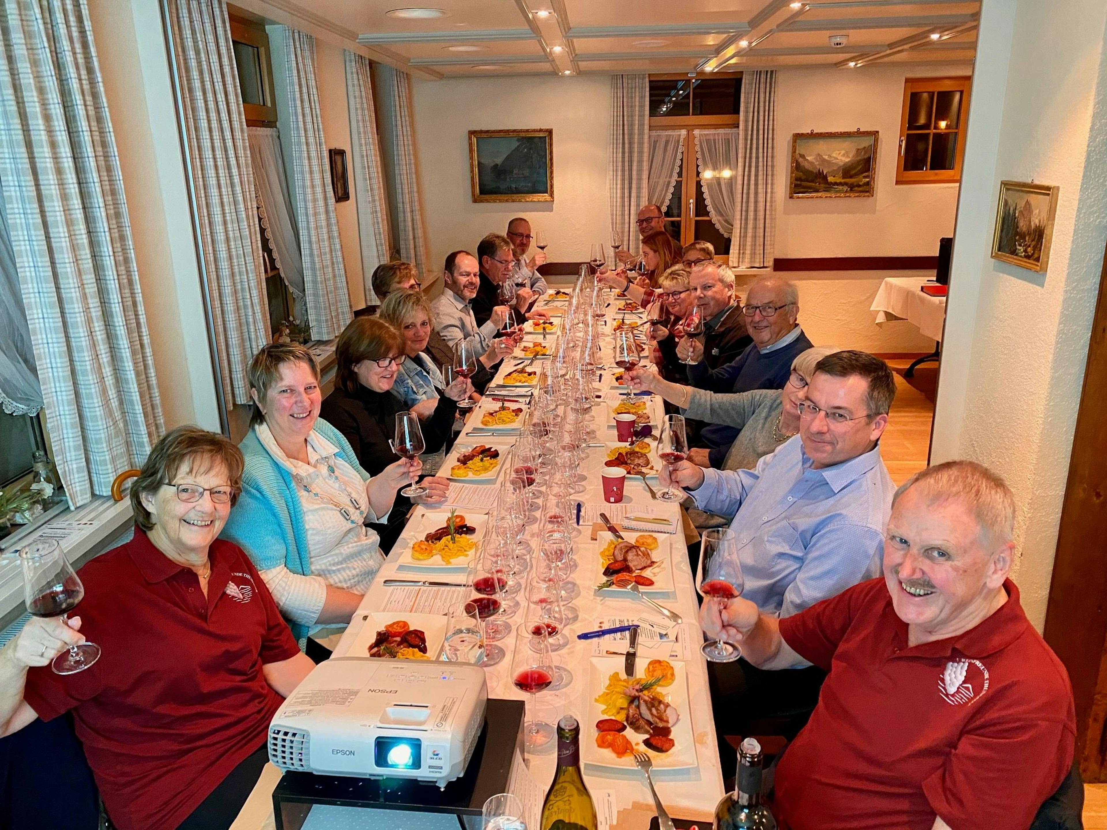 Adelboden कॉम्पैक्ट प्रस्तुति के साथ एपेरो