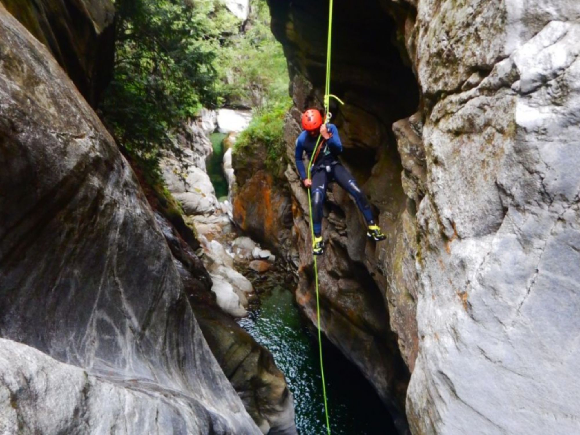 स्विस-नदी-एडवेंचर्स-कैन्योनिंग-इरागना-14