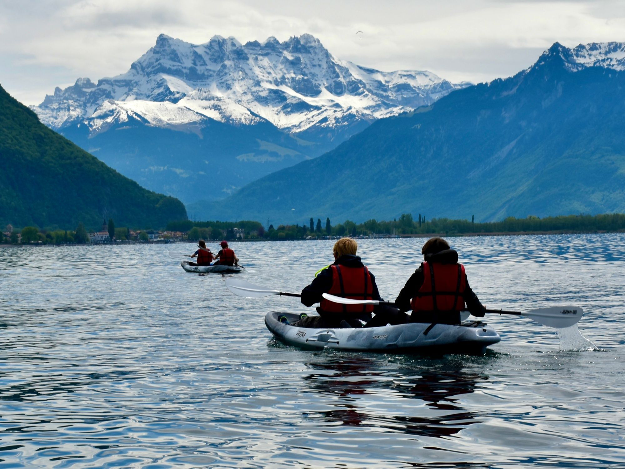 Kanoe-Pasir Kaldera Chillon _ pemandangan Dents du Midi