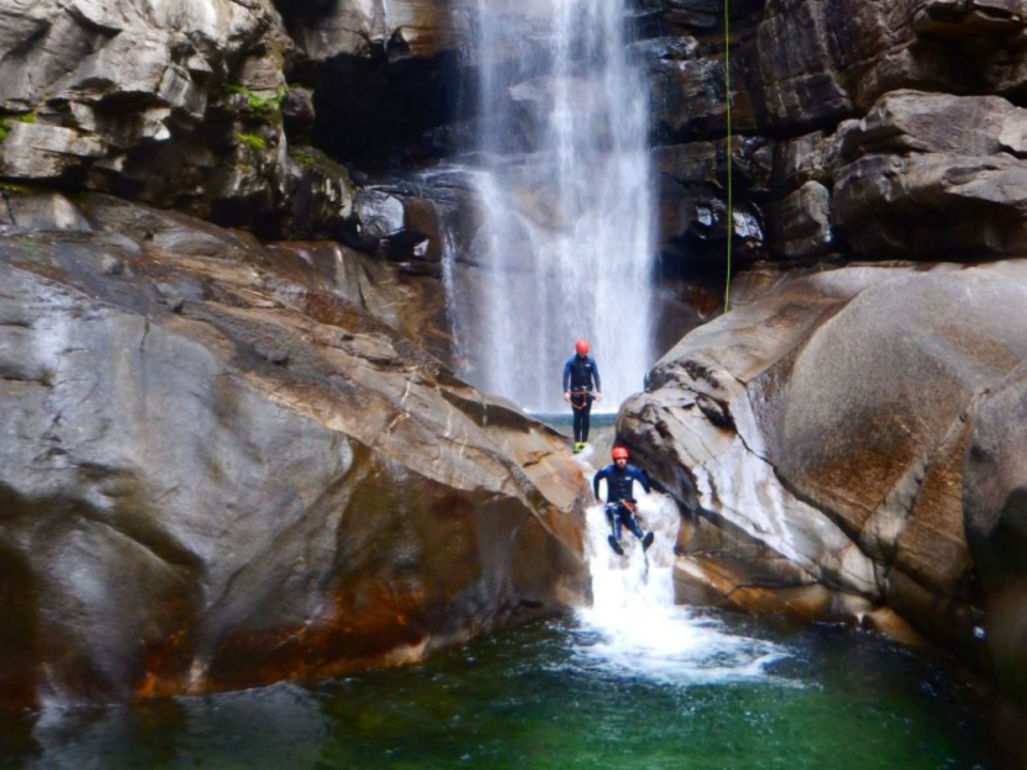 स्विस-नदी-साहसिक-कार्नियॉन-Iragna-12