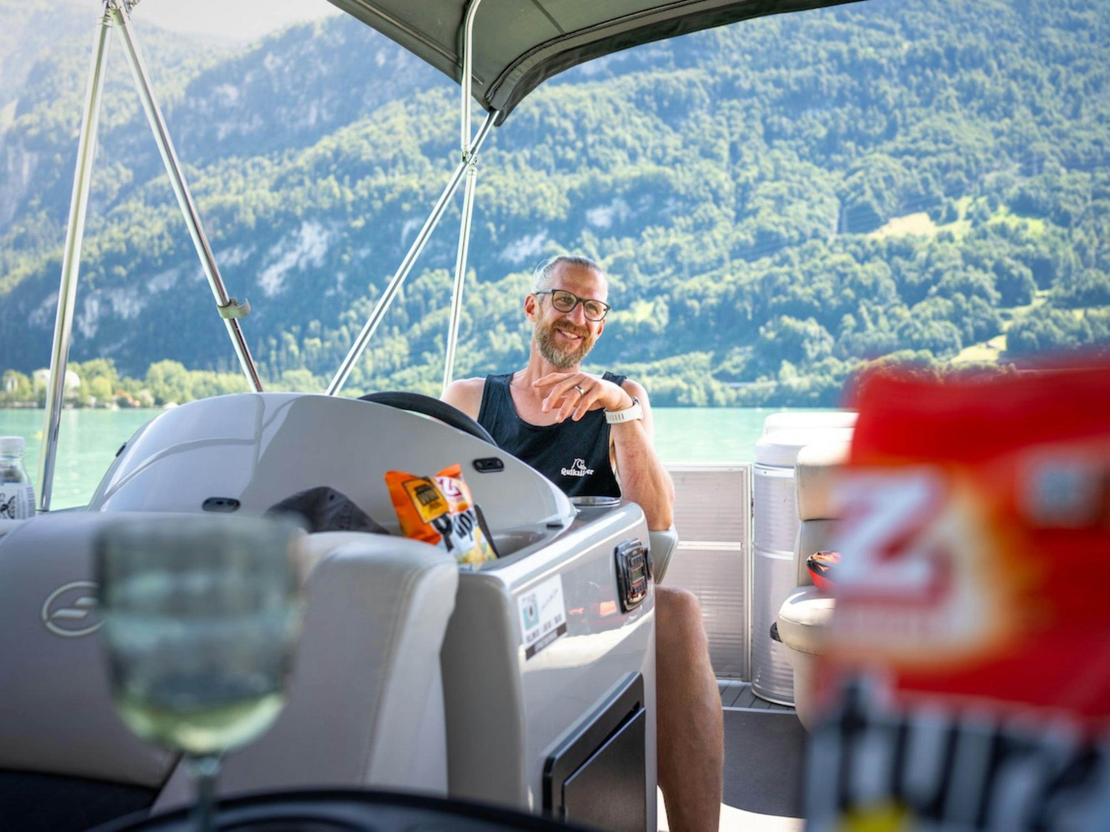 Loungeboot huren bij Meer van Brienz