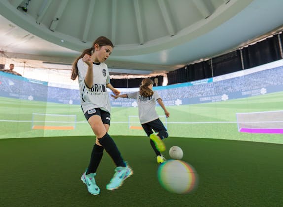 Fussballerinnen im Bot360