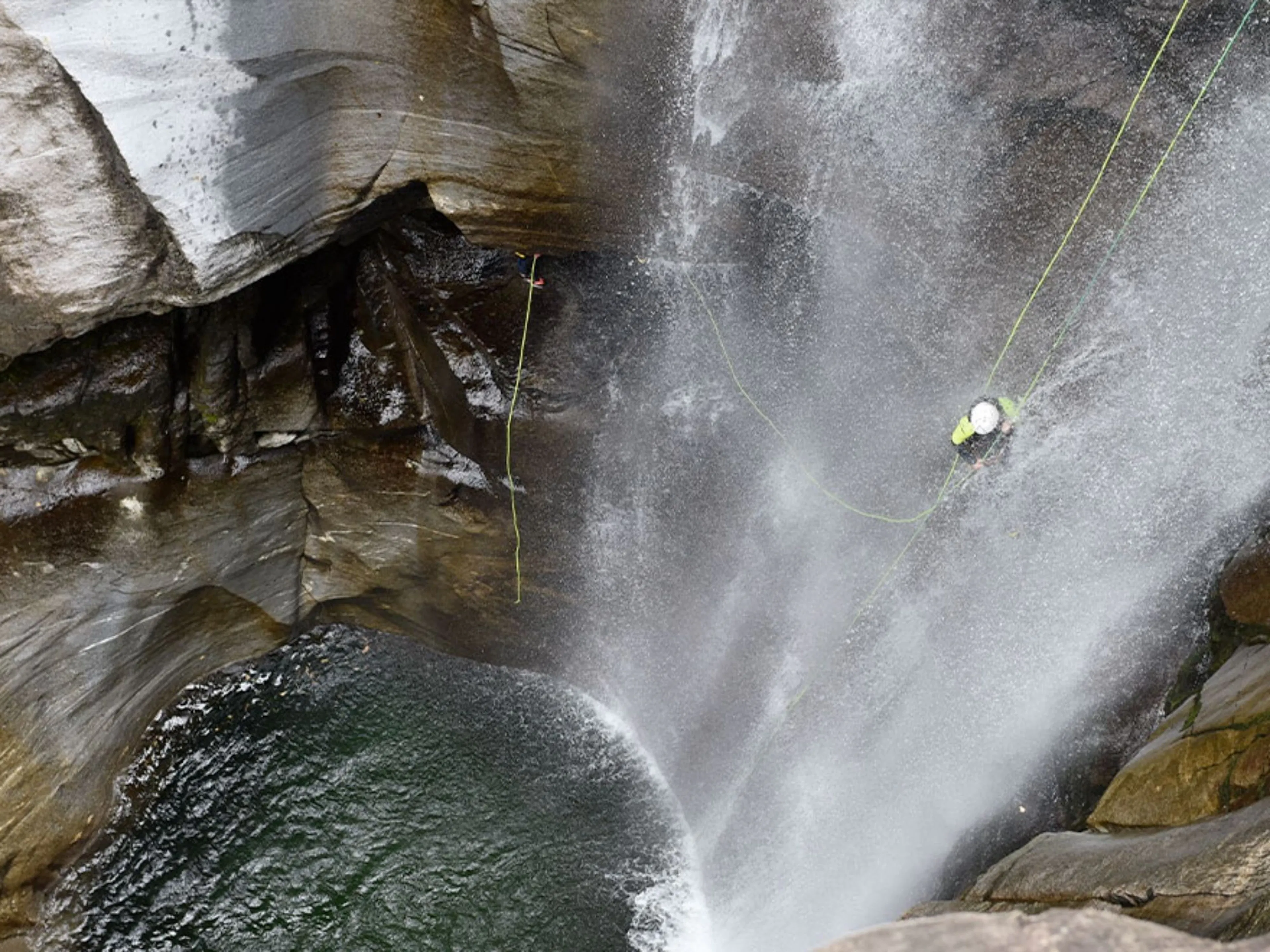 Canyoning intermedio e avanzato a Iragna e nella Riviera
