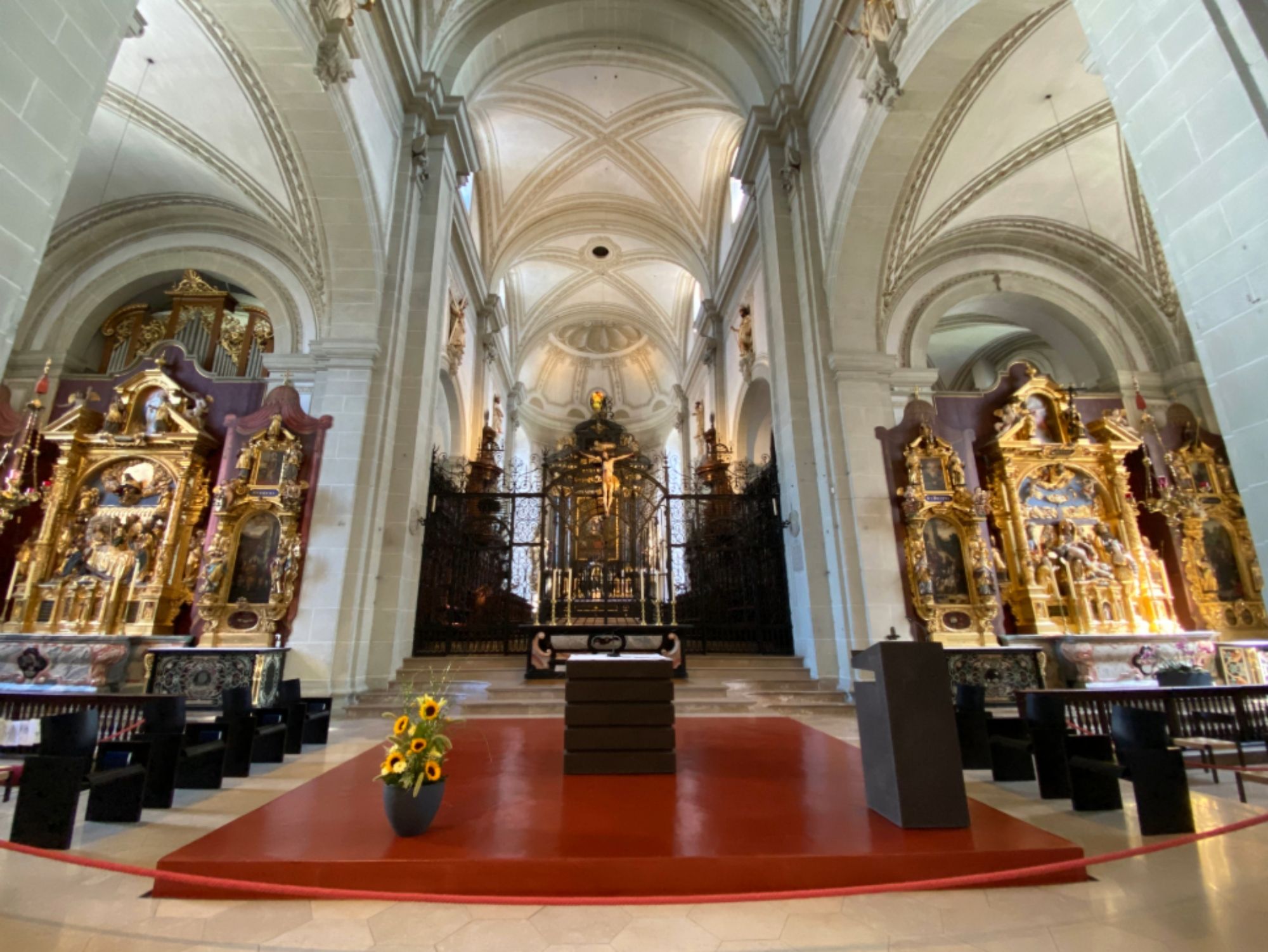 st-leodegard-katedral-indre