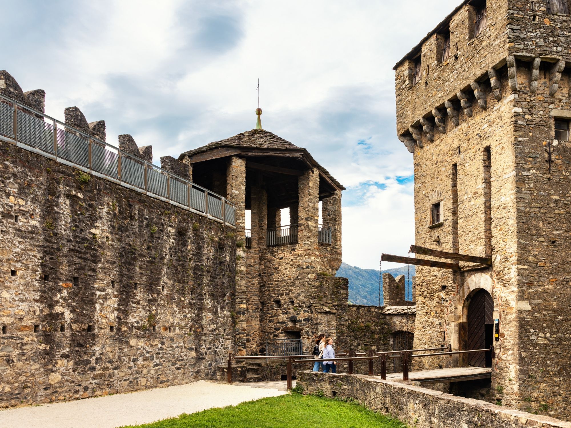 Castello di Montebello - © Switzerland Tourism - Nico Schärer
