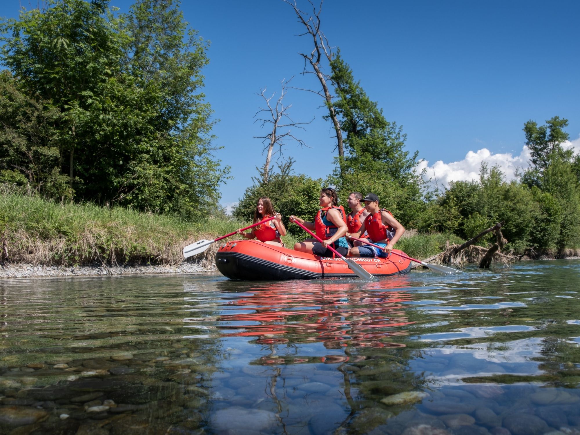Wąski ponton dla 2-4 osób