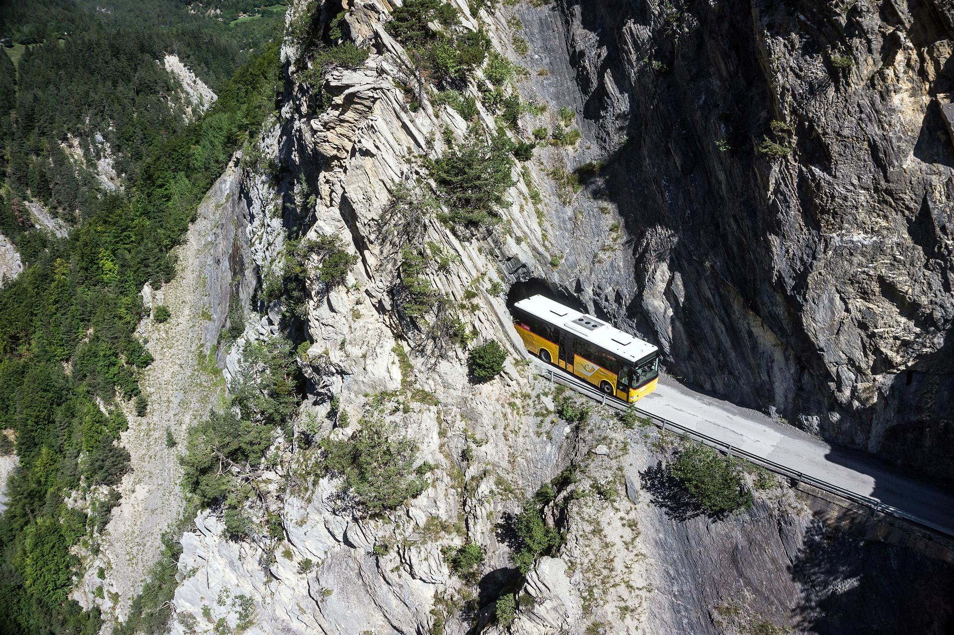 Excursión de un día en el Postauto desde Sion al Valle de Derborence