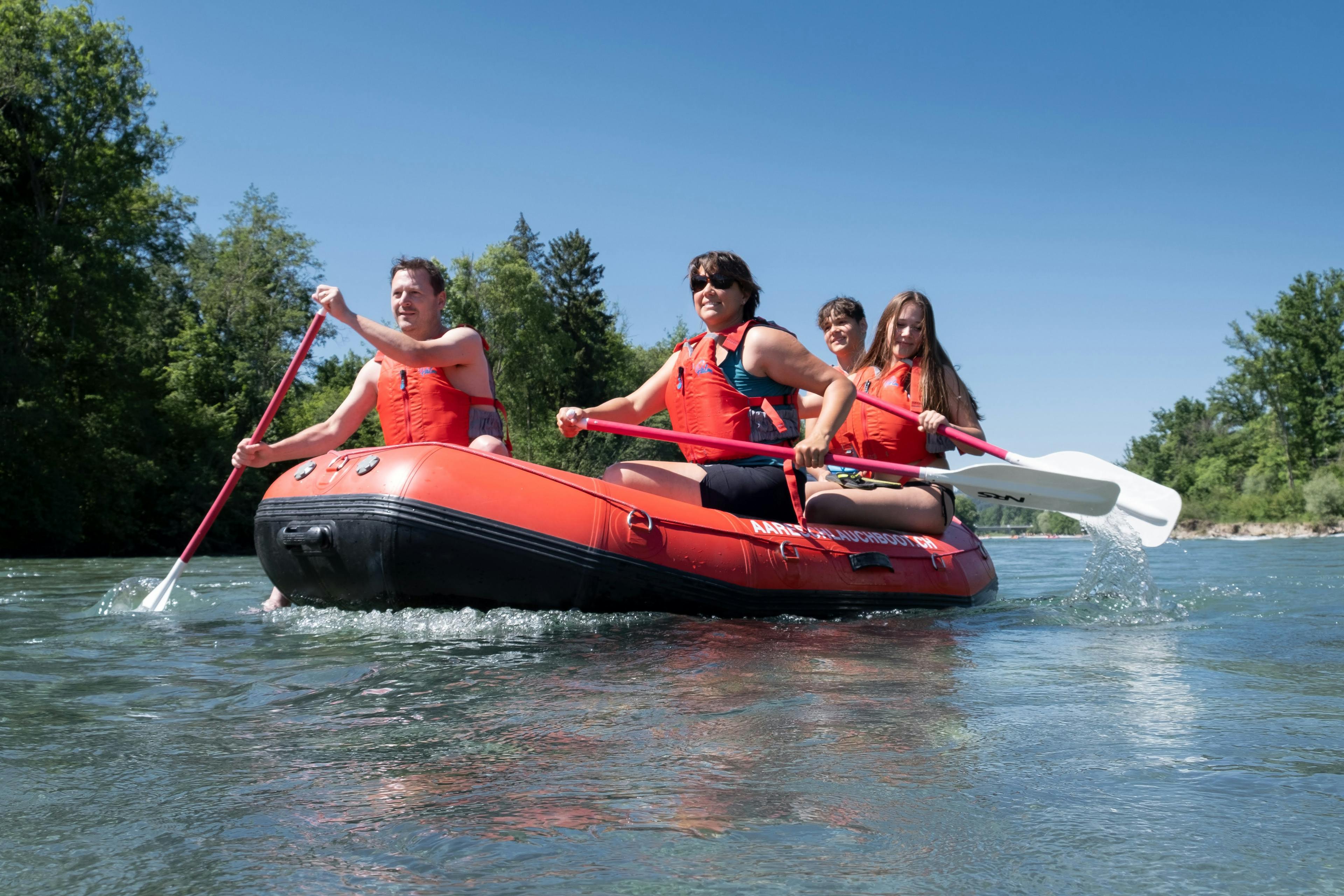 Przejażdżka łodzią dla 2-4 osób: wypożyczenie pontonu