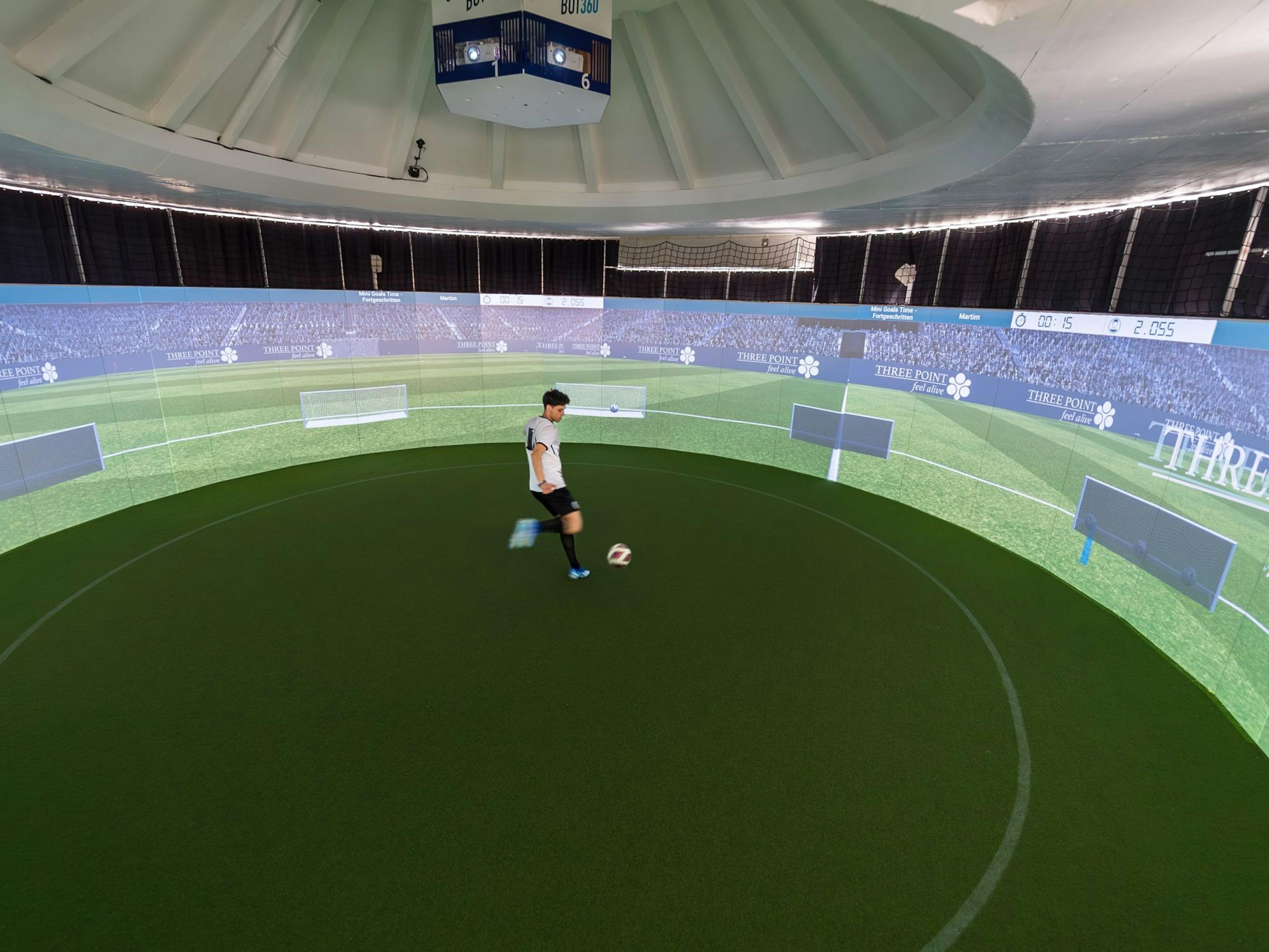 "Fussball Bot 360" virtuelles Fussballtraining in Winterthur
